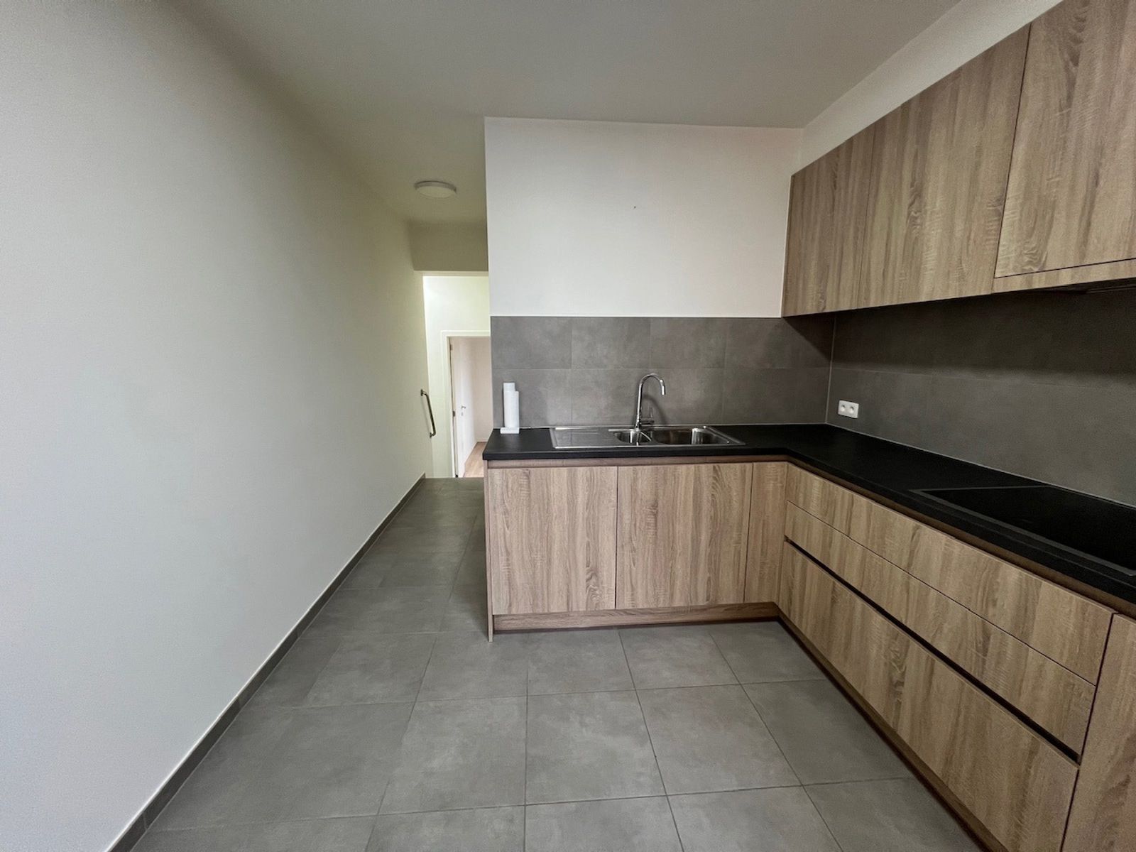 Recent dakapp met 2slpk, terras en parking foto 12