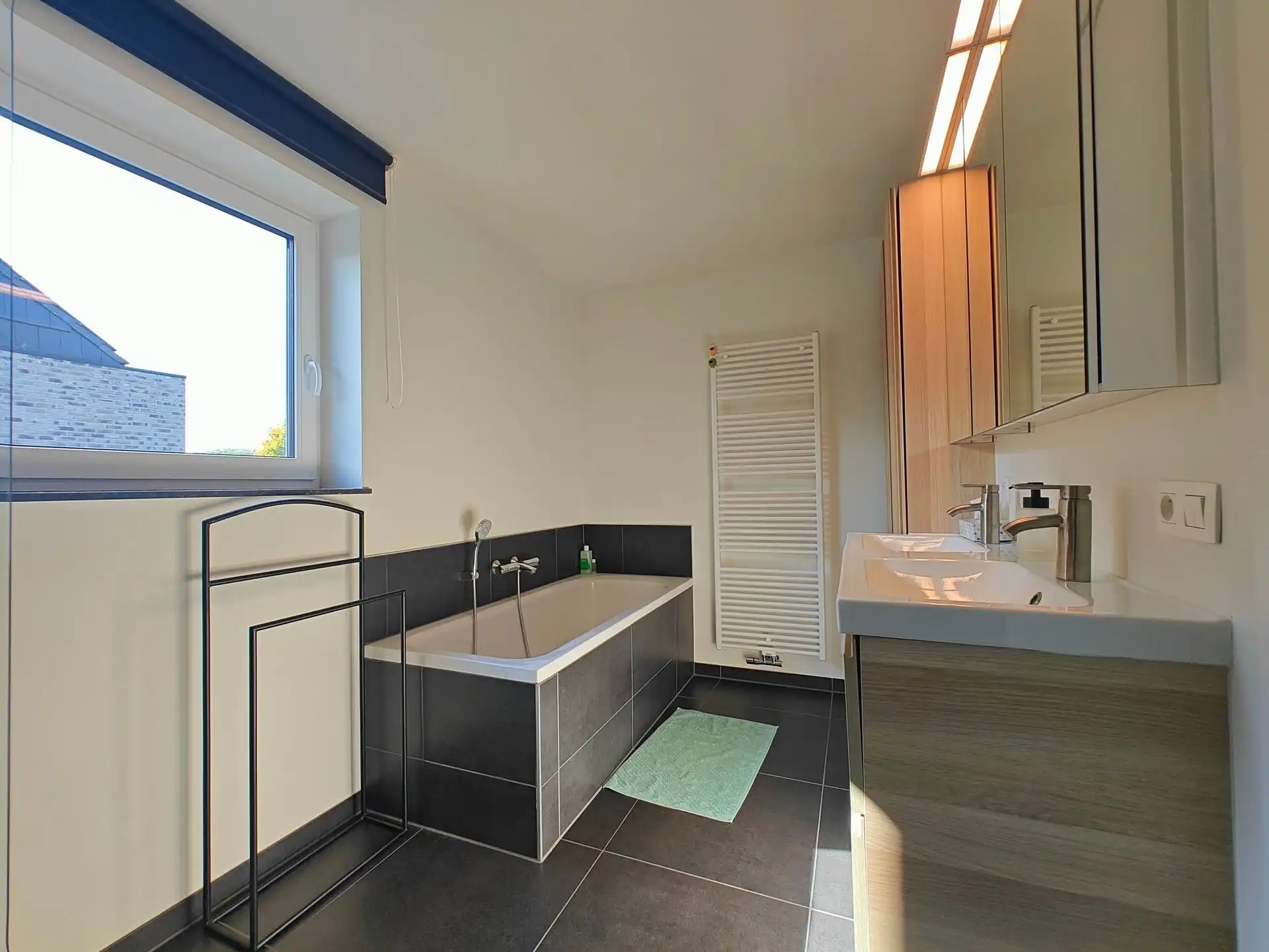 Vrijstaande woning met 4 slaapkamers op een doodlopende straat  foto 14