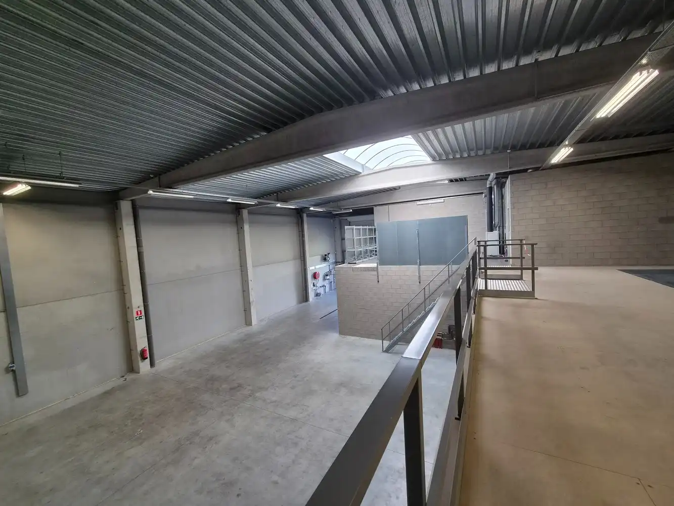 KMO-unit met kantoor foto 12