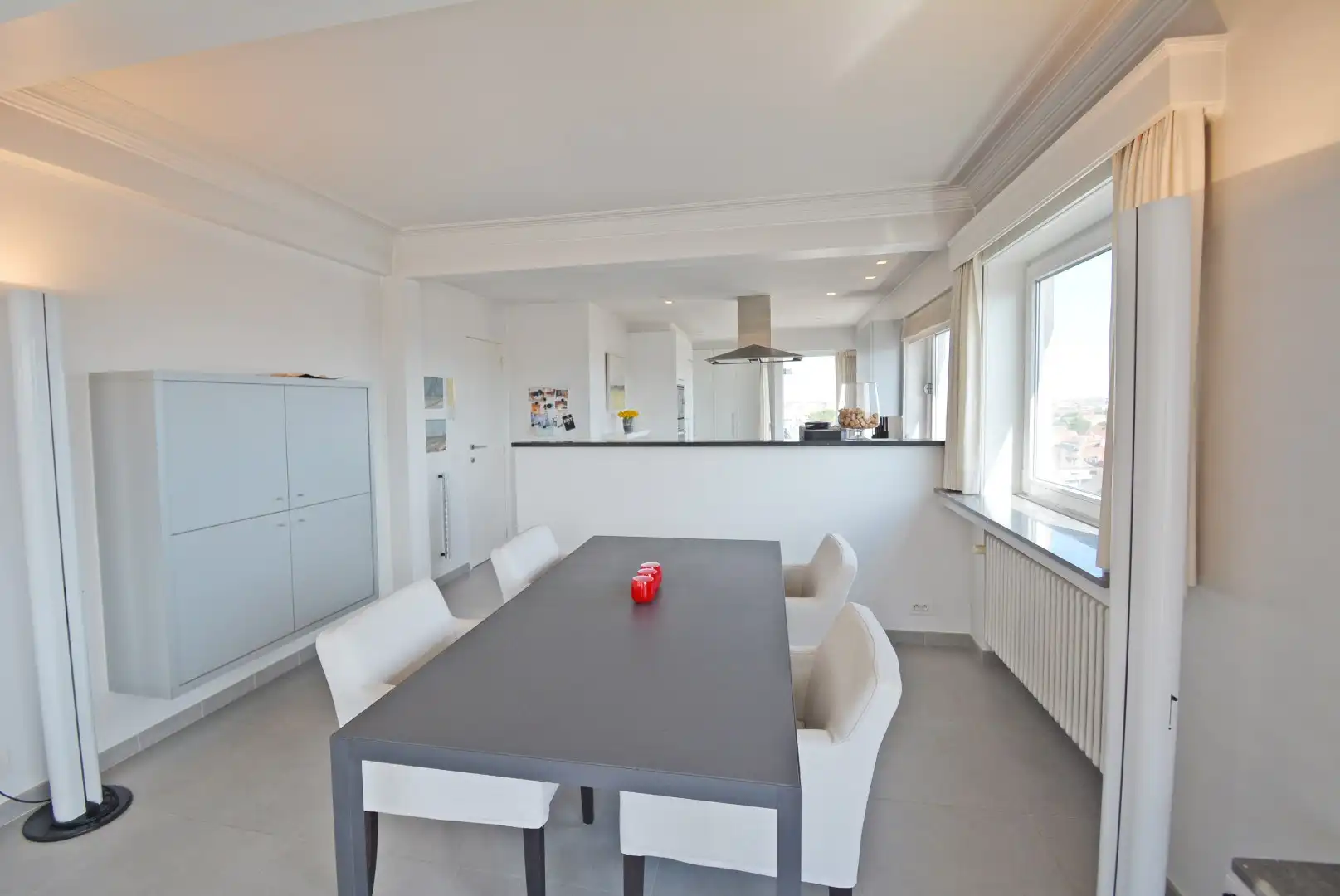 Ruim en lichtrijk hoek appartement met 2 slaapkamers foto 4