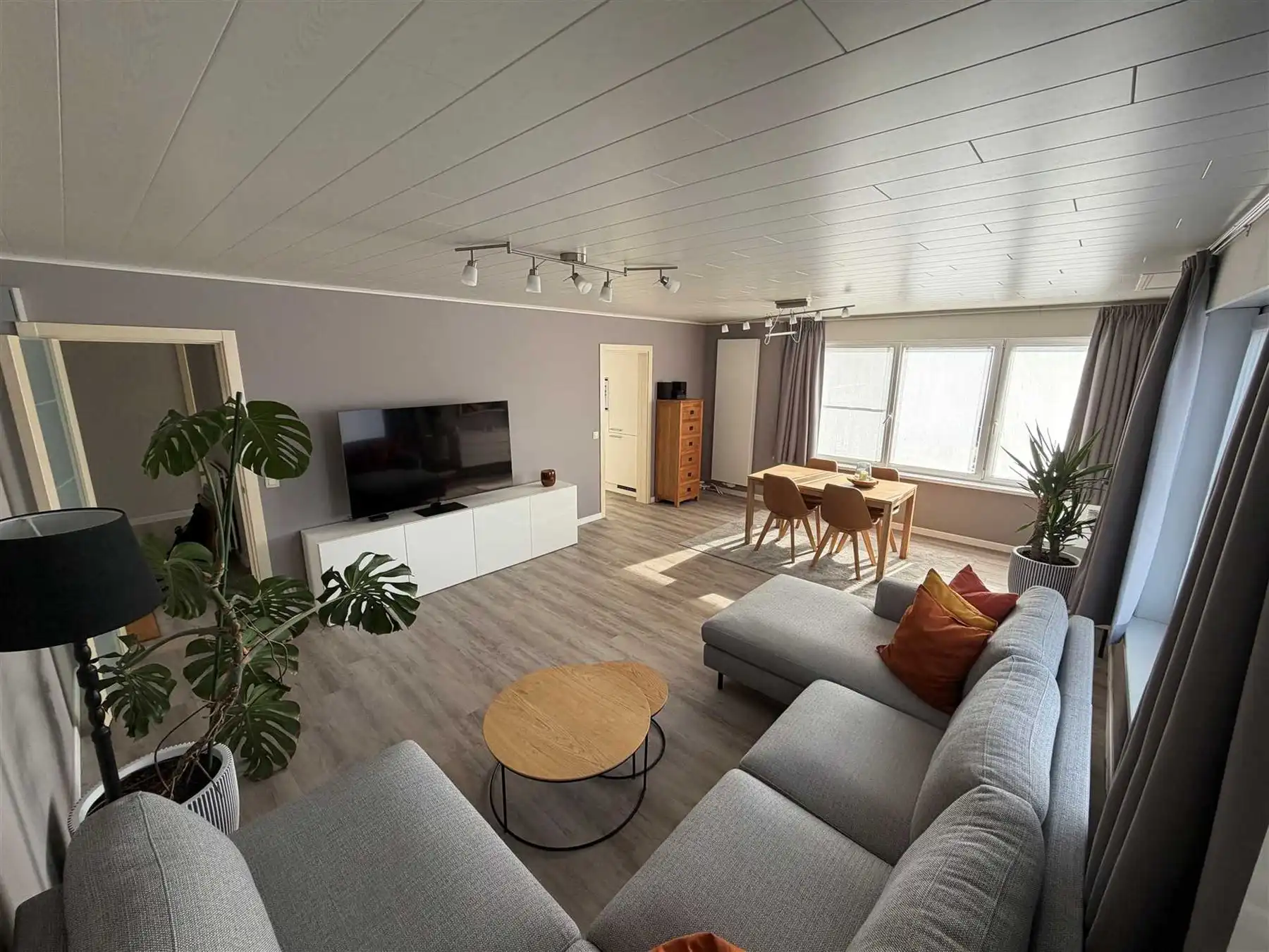 Gerenoveerd 2 slk app en kelder in rustige woonwijk. foto 2