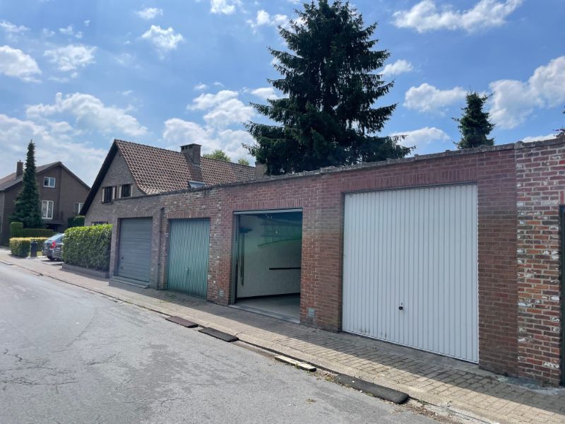 Afgesloten garage - Lodewijk De Raetplein foto 2