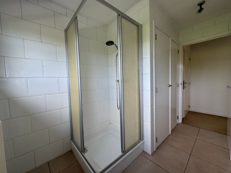 TE HUUR villa in rustige buurt foto 22