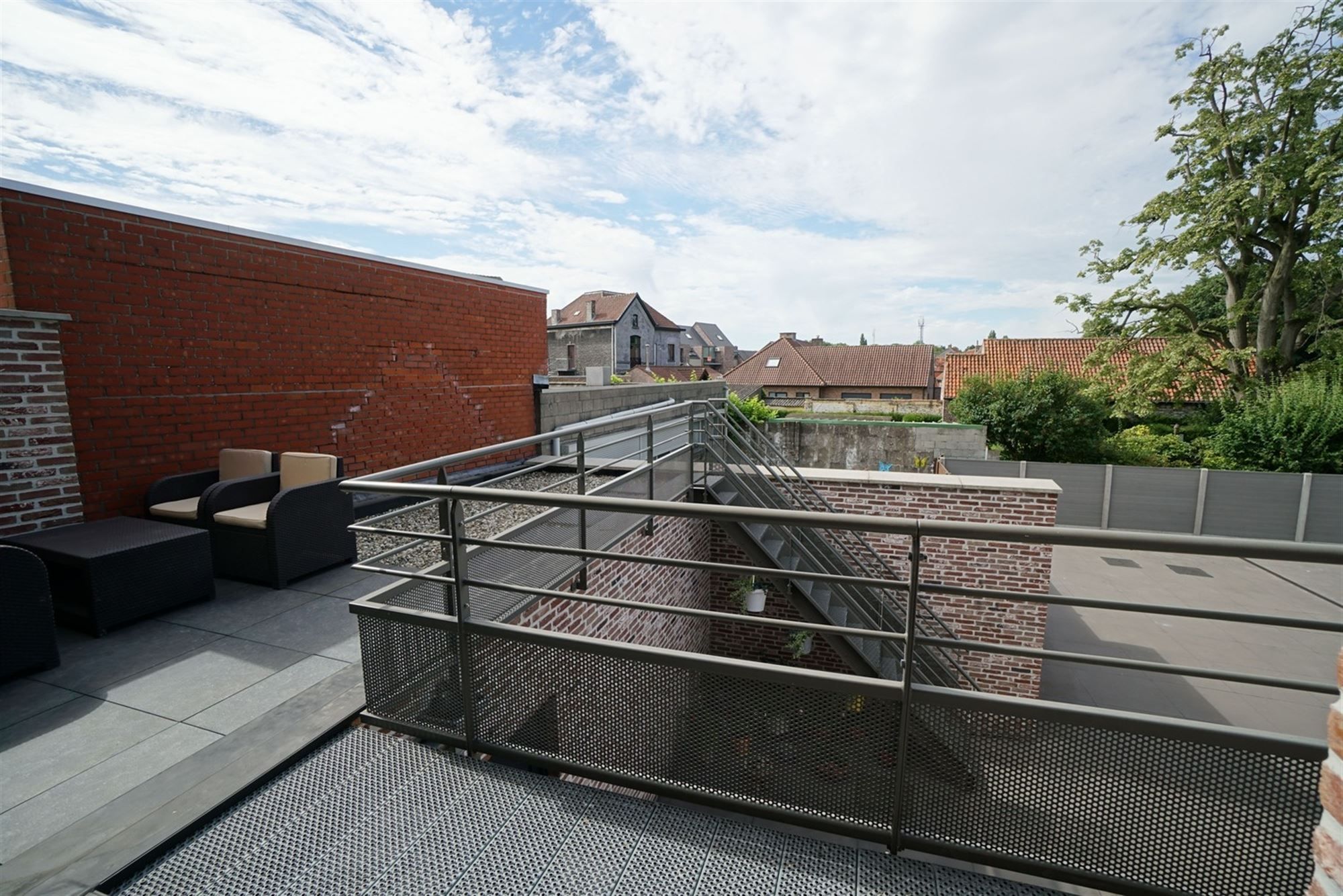 Prachtig  2-slpk appartement met lift, ruim zonnig terras en garage in centrum Oosteeklo foto 20