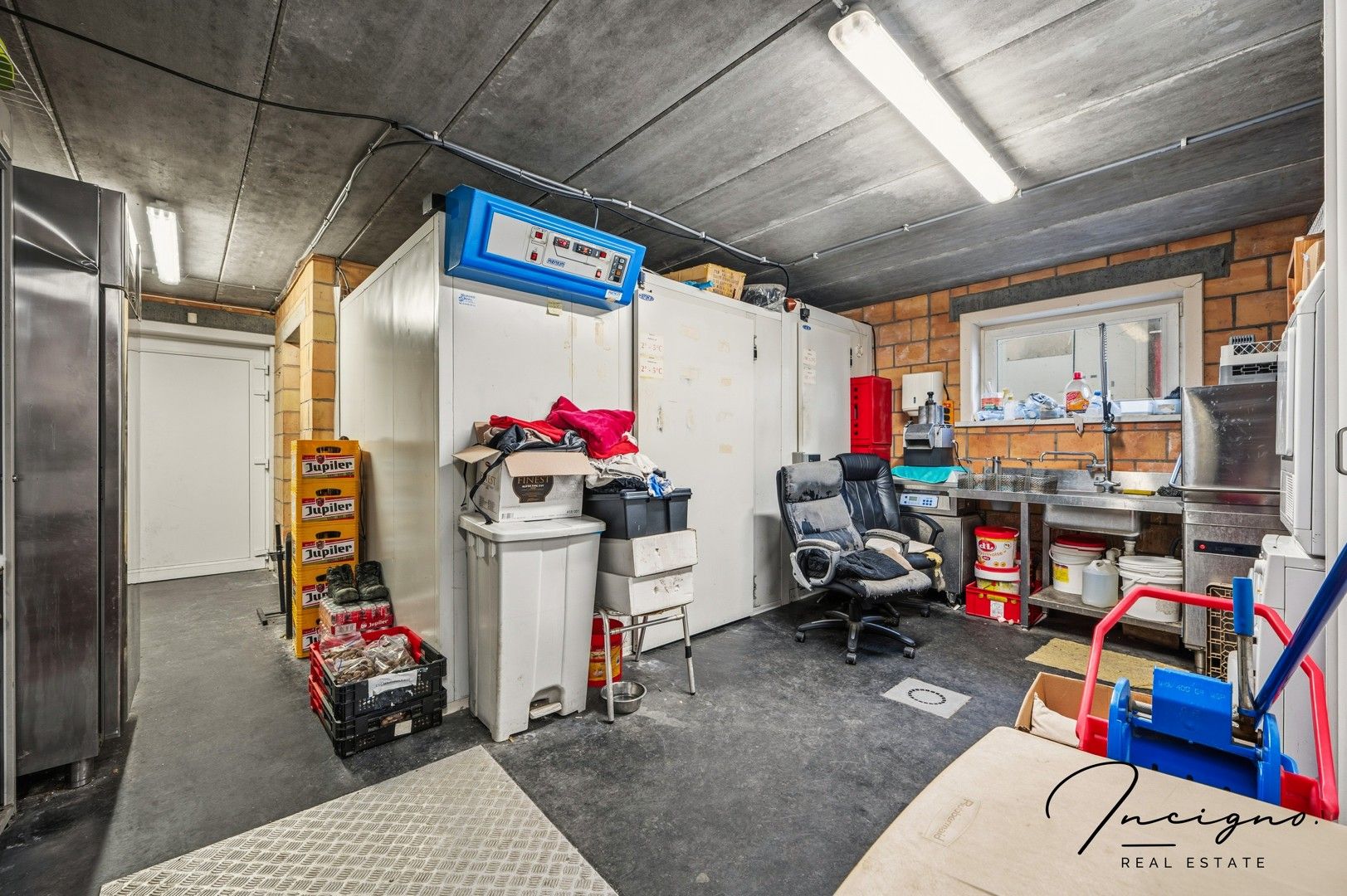 Handelspand met woonst met uitstekende visibiliteit foto 9