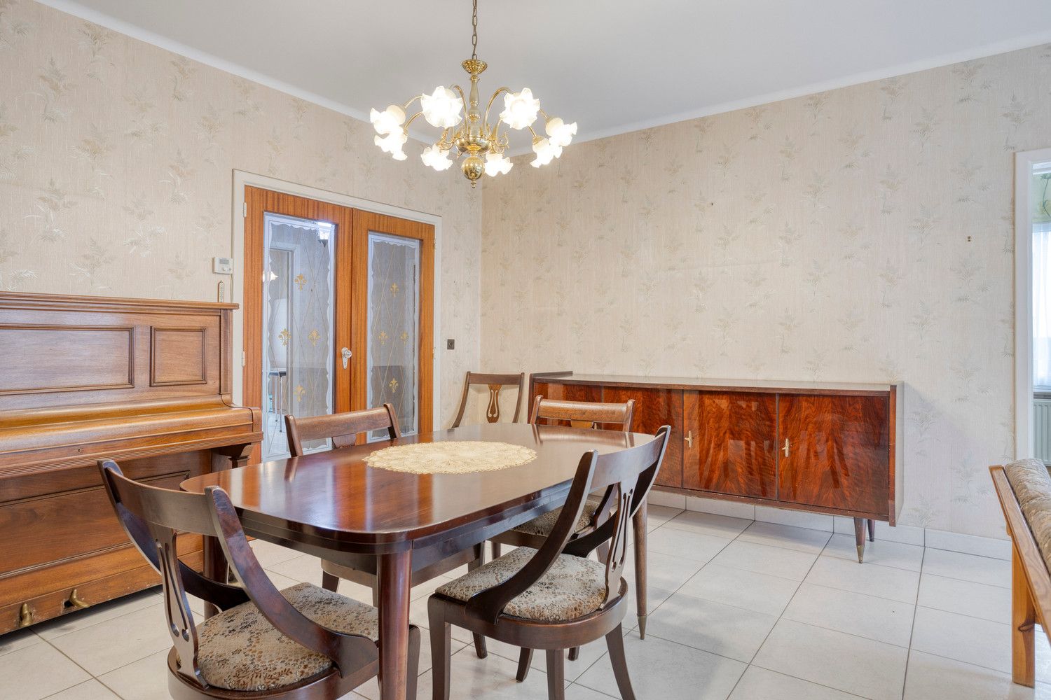 Te renoveren gelijkvloers appartement met 2 slaapkamers en tuin! foto 11