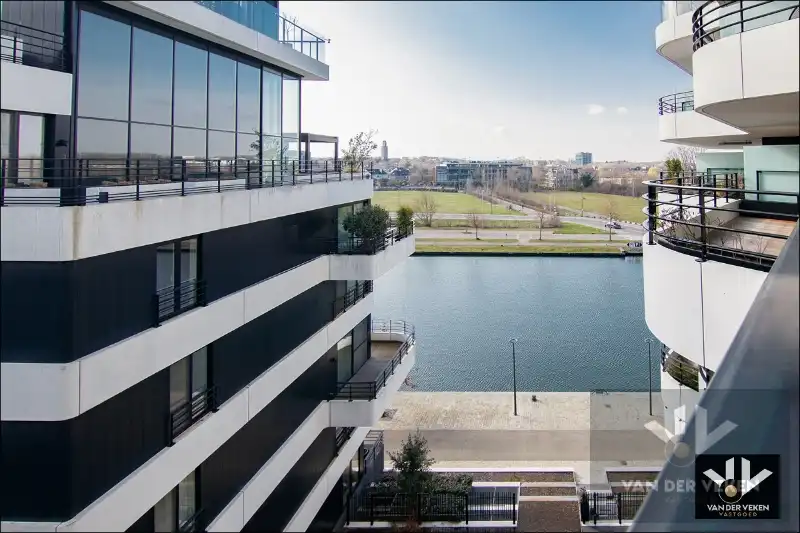 Knap afgewerkt 2 slpk appartement met zonnig terras en zicht op het water foto 14