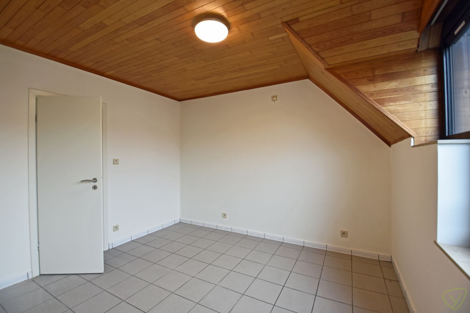 Volledig vernieuwd en zeer ruim duplex-appartement nabij het centrum! foto 8