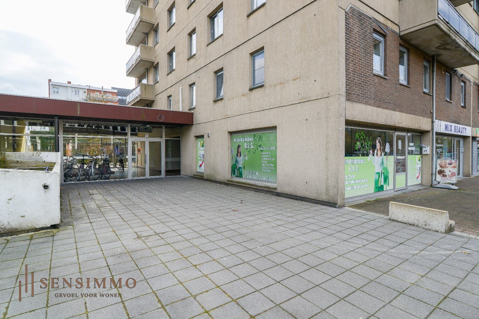 Twee eenheden bestaande uit appartement met duplex handelspand te centrum Genk! foto 2