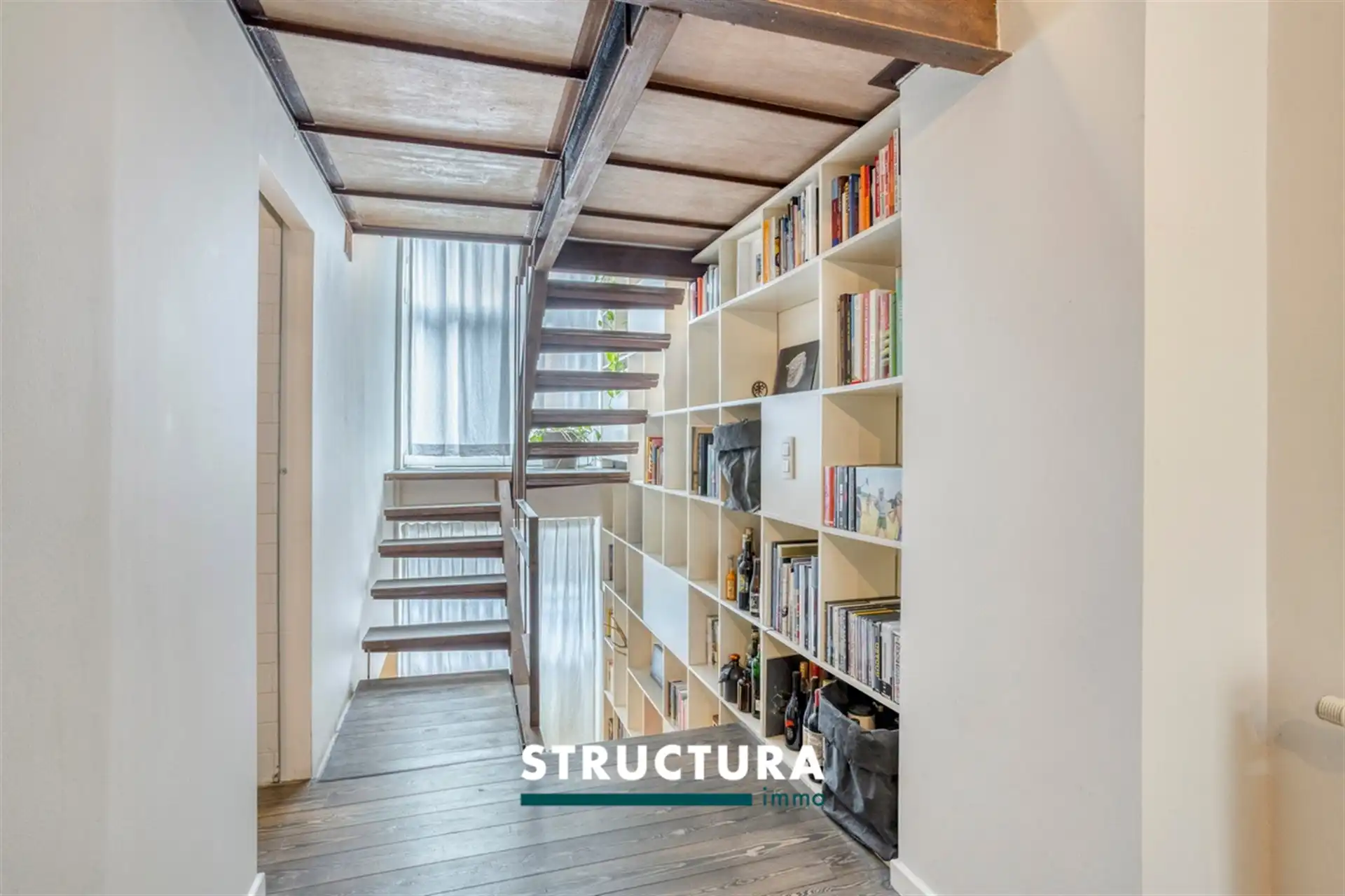 Prachtig modern gelijkvloers appartement met een aangename terras/binnenplaats. foto 8