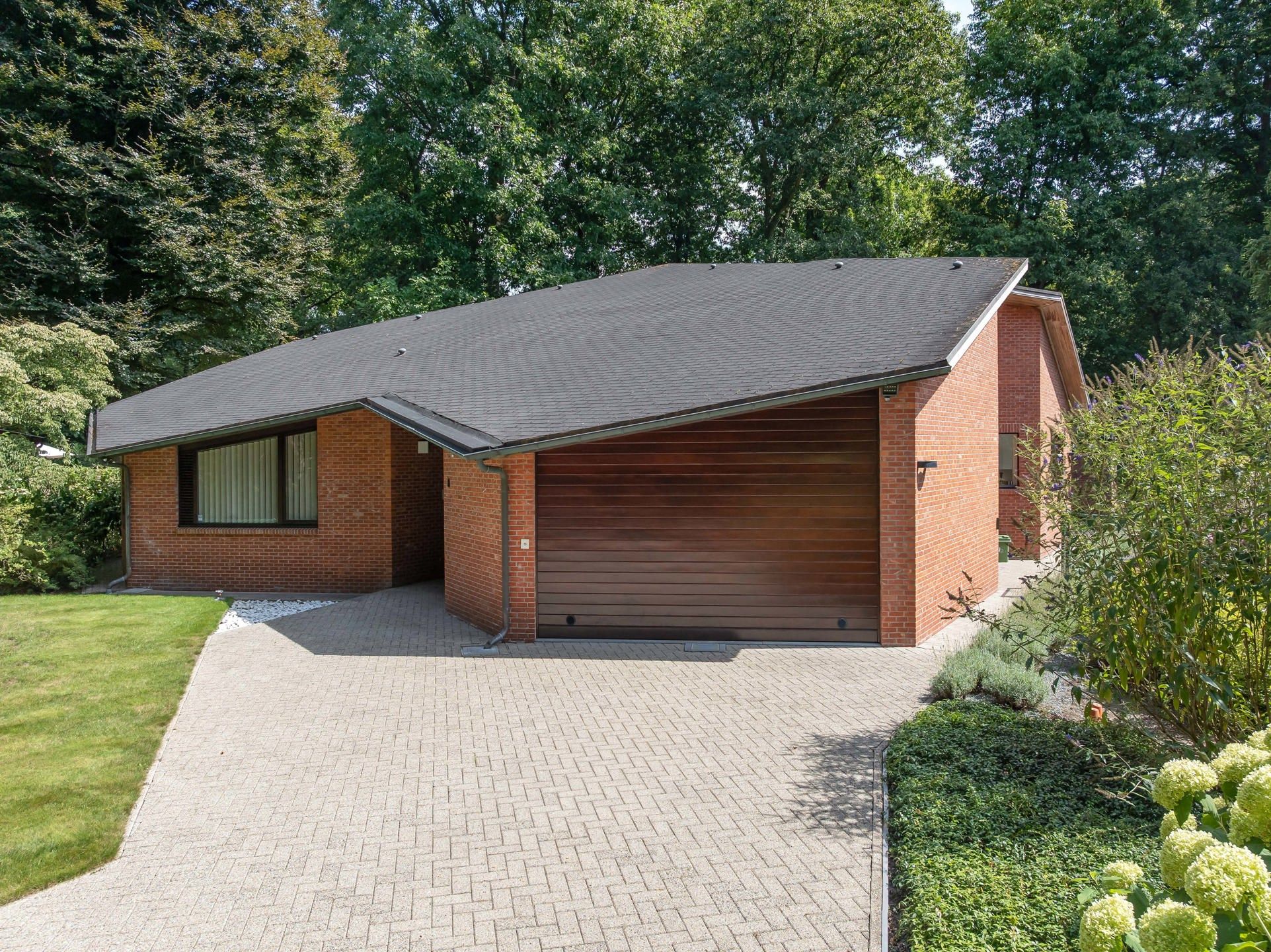 Architecten laagbouwwoning in groene, idyllische omgeving foto 3