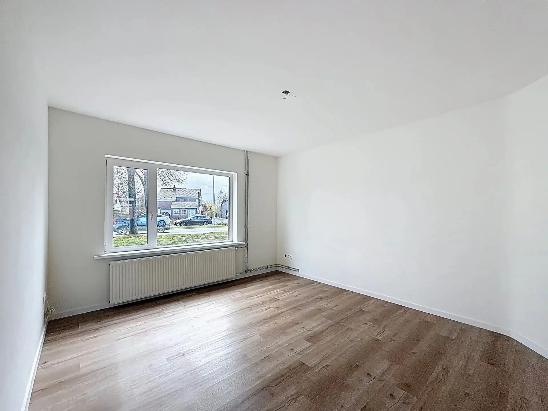 Zeer ruime en verzorgde woning met 5 slaapkamers en 2 badkamers op een groot perceel foto 8