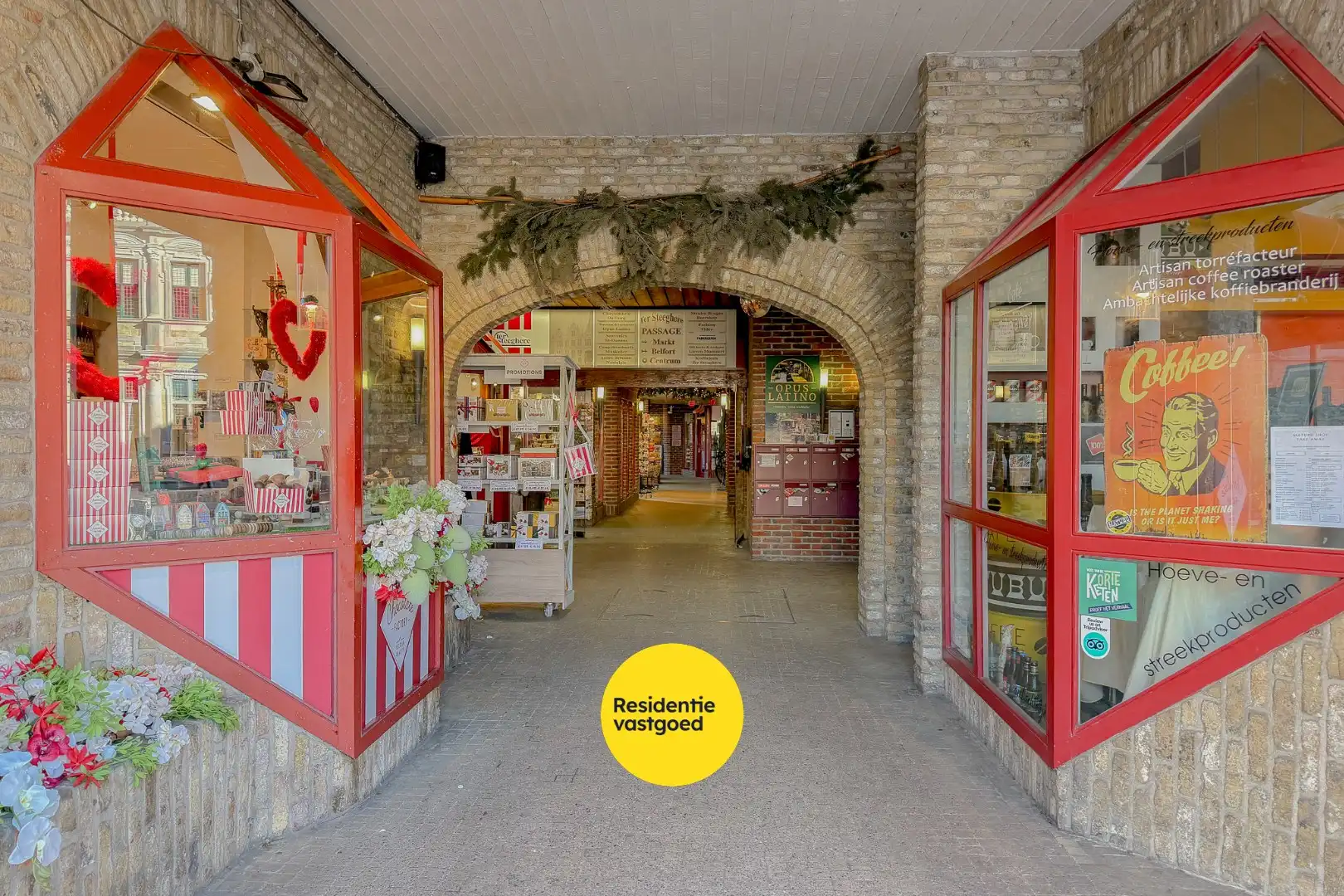 Uitzonderlijke investeringsopportuniteit in Galerij Ter Steeghere – hartje Brugge foto 3