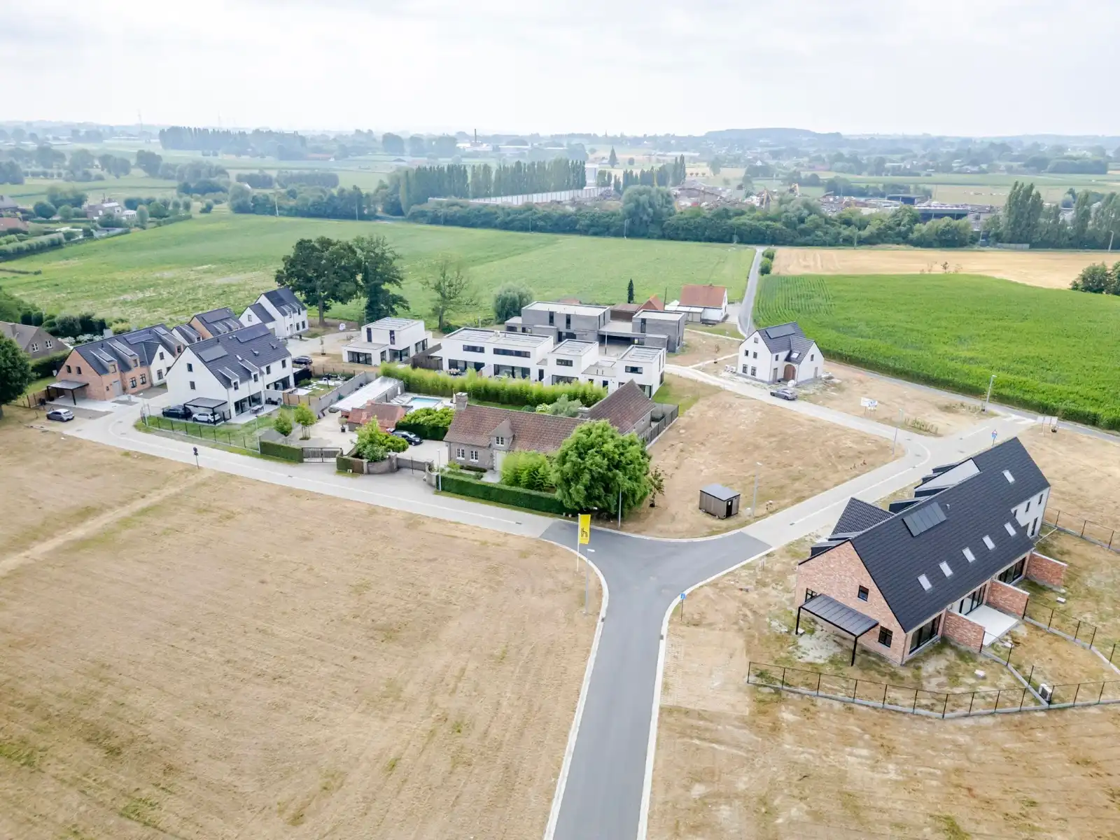 Moderne, gesloten woning in Deerlijk foto 4