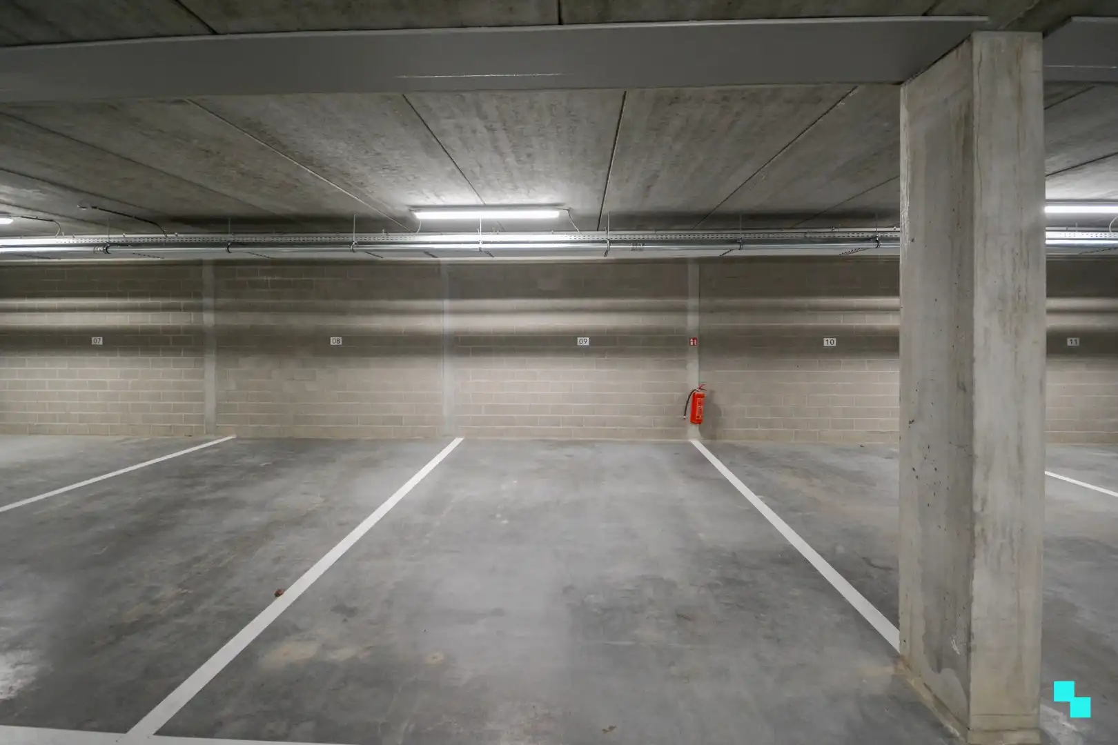 Ondergrondse autostaanplaatsen te Izegem foto {{pictureIndex}}