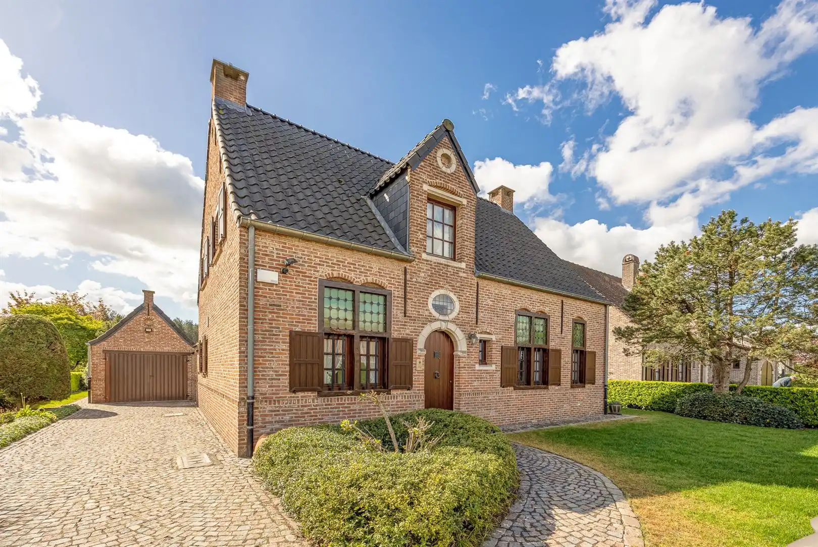 Wonen met zicht op weiland in rustige doodlopende straat foto {{pictureIndex}}