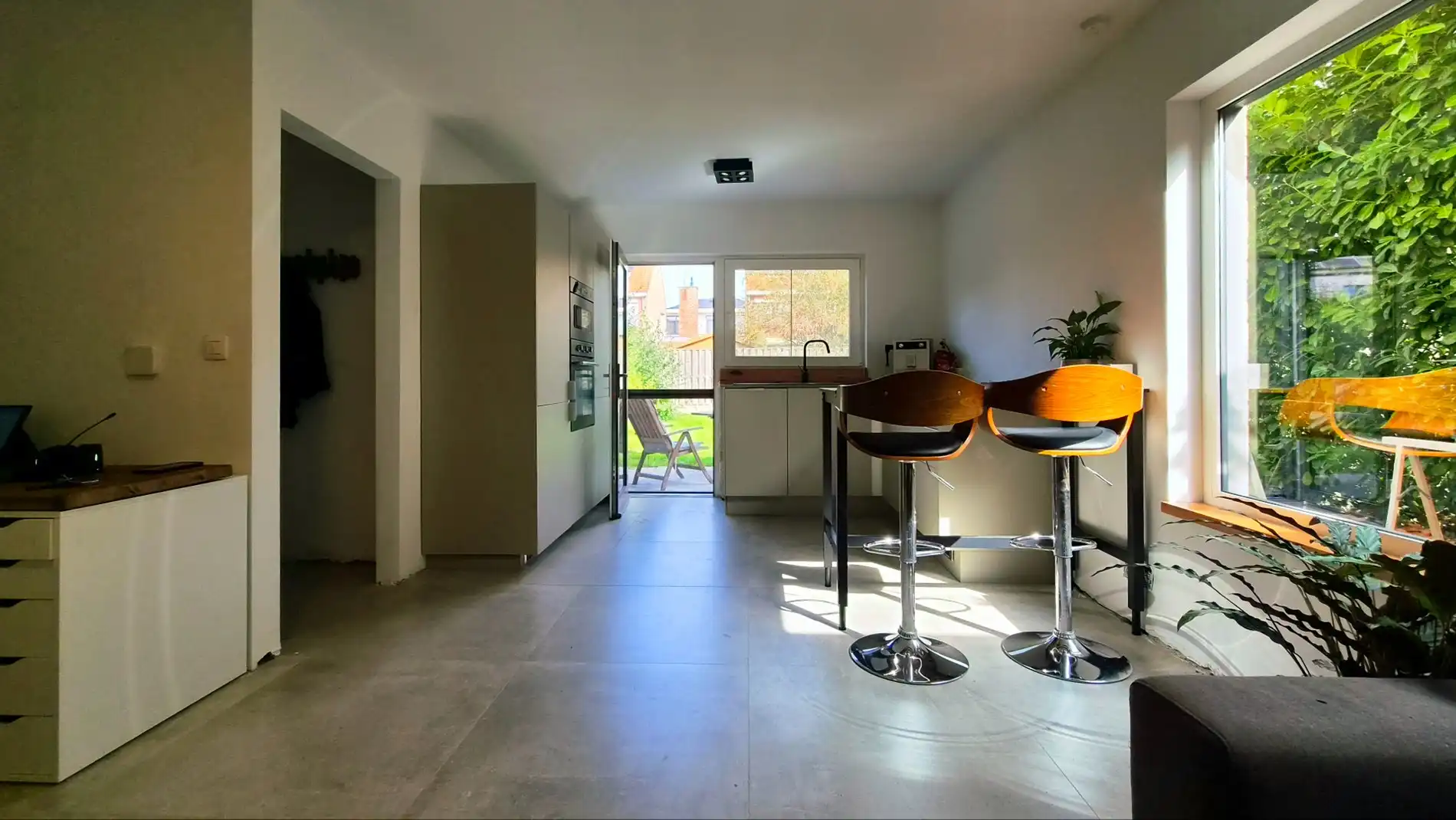 Gerenoveerd gelijkvloers gemeubeld appartement - 6 maand foto {{pictureIndex}}