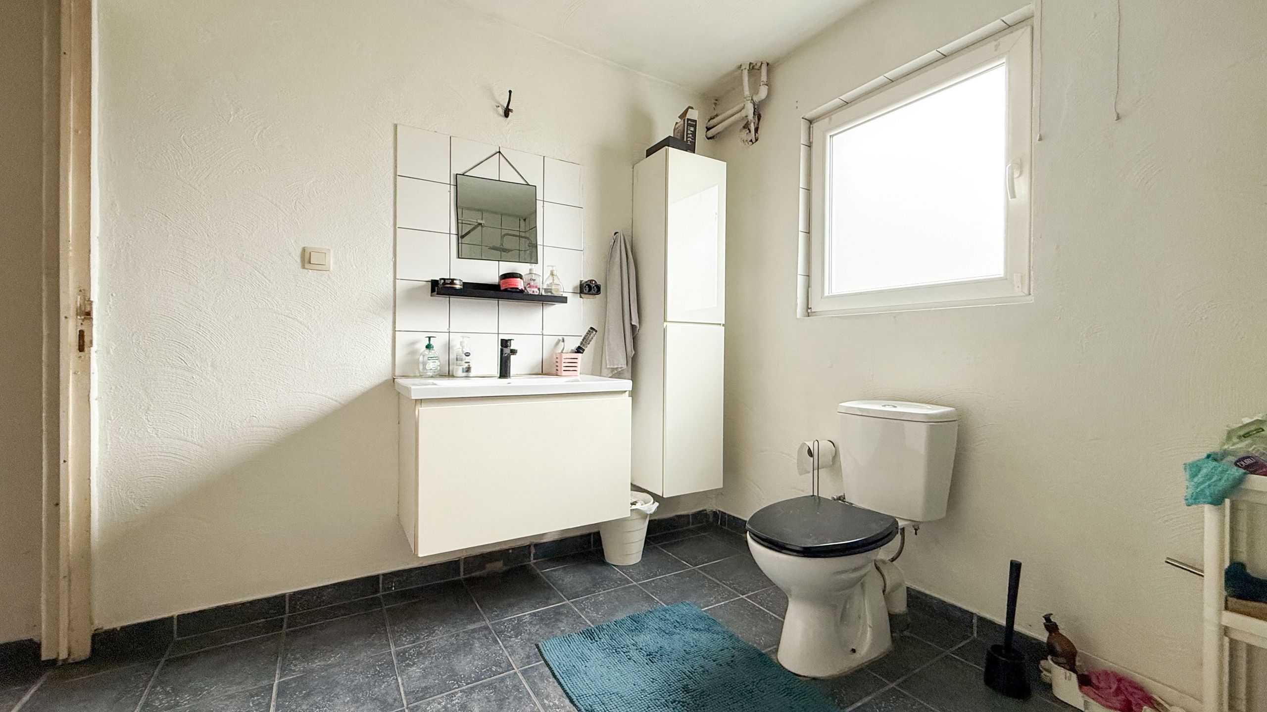 Half open gezinswoning, centraal gelegen, met 3 slaapkamers! foto 16