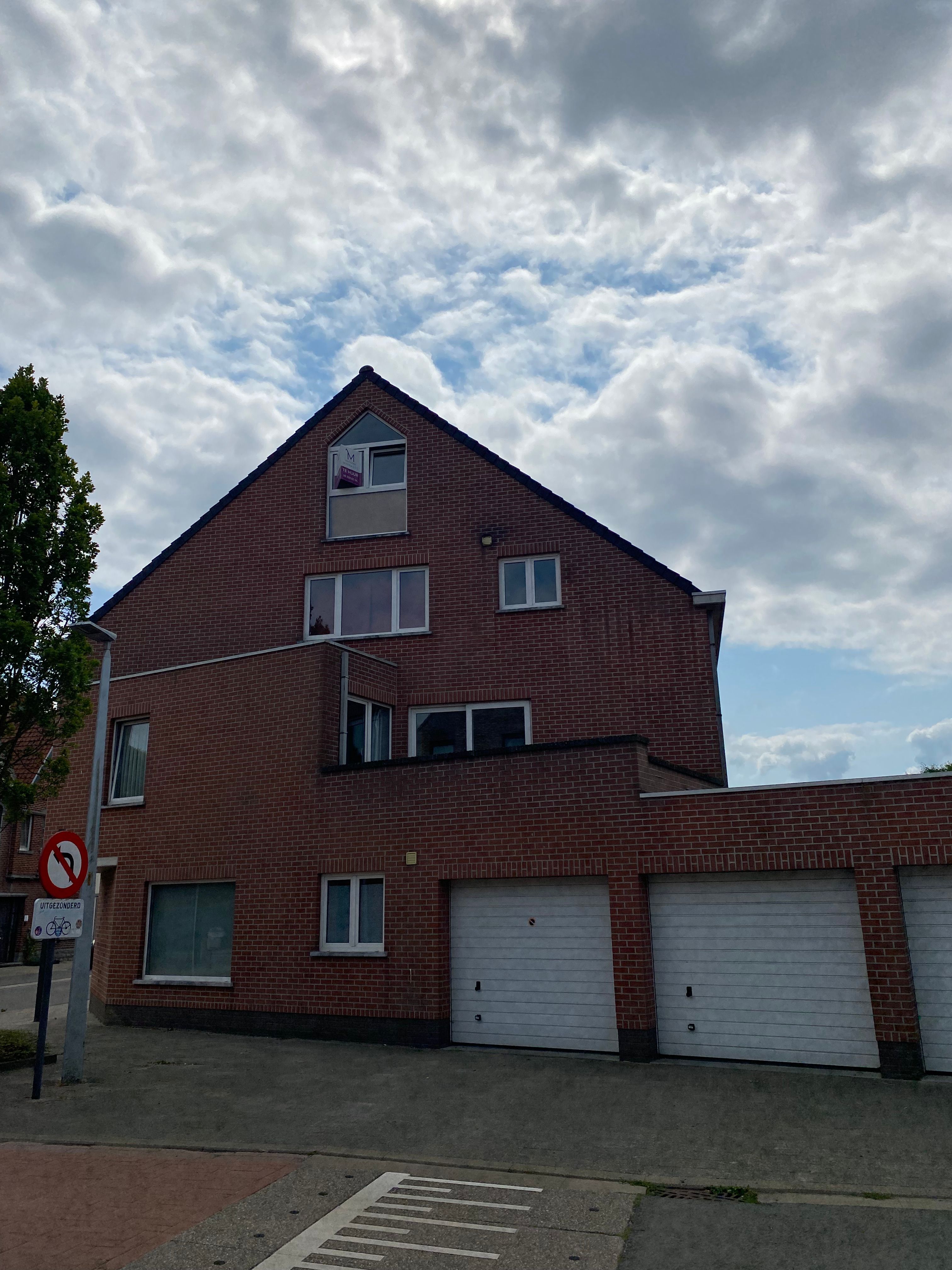 Appartement te huur in hartje Eeklo foto {{pictureIndex}}