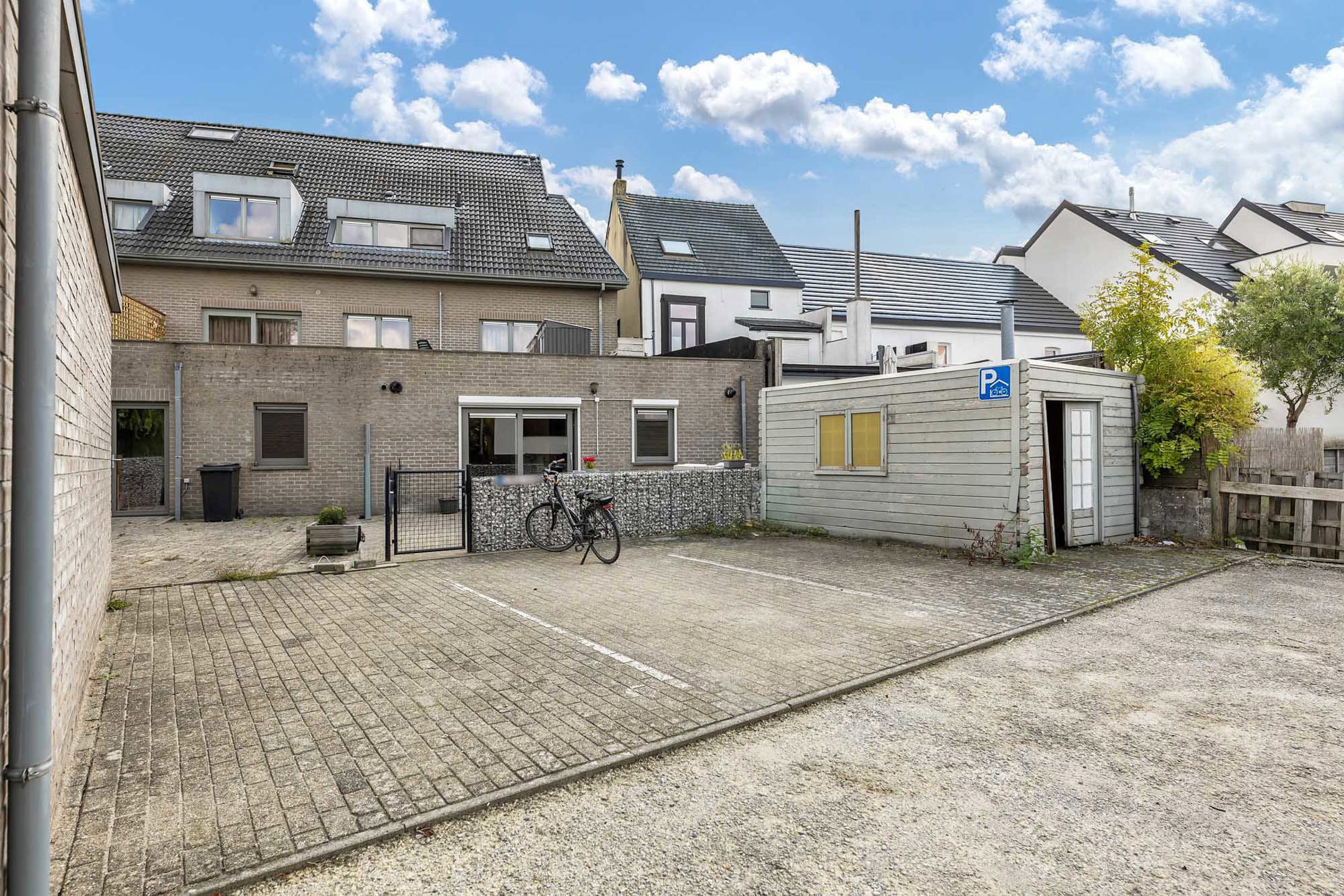 Energiezuinig app met staanplaats en groot terras foto 19
