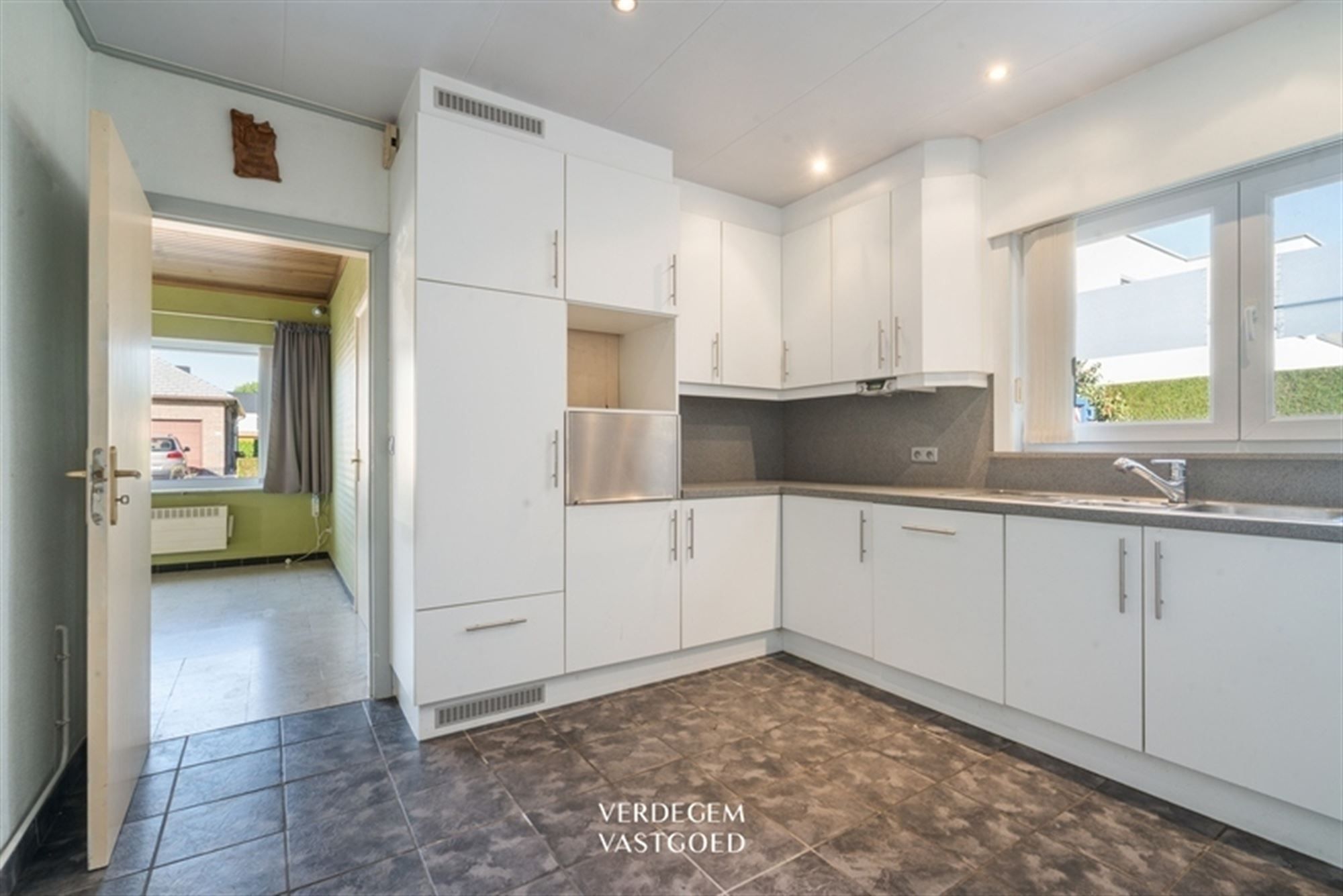 Te renoveren bungalow met 3 slaapkamers in fijne woonwijk foto 8