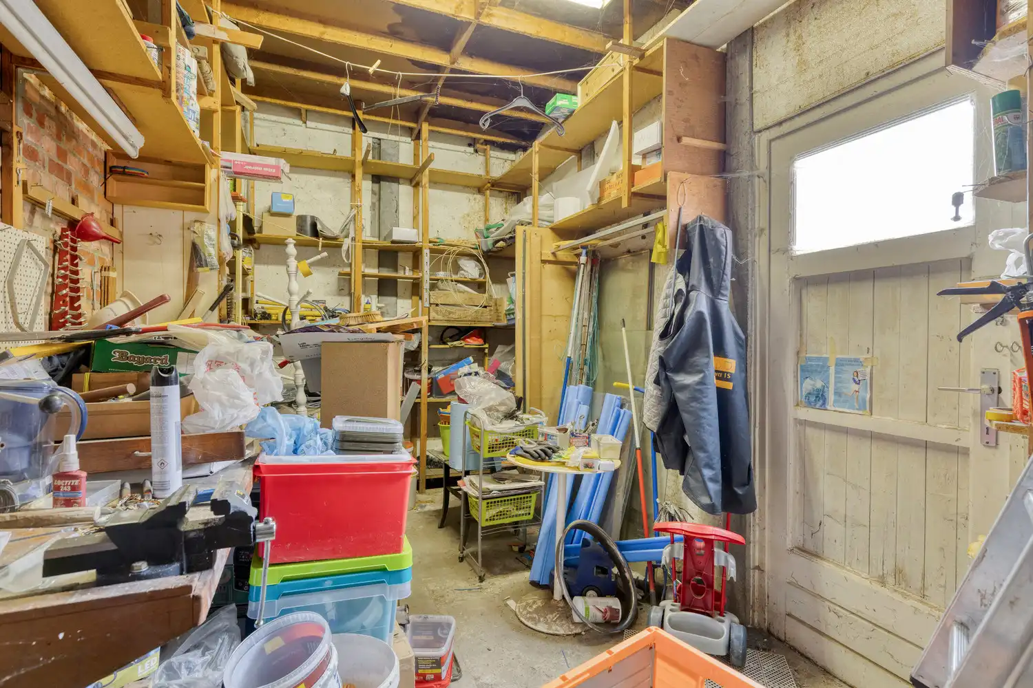 RUIME EN GERENOVEERDE WONING MET 4 SLAAPKAMERS EN WESTGERICHTE TUIN TE HALEN! foto 15