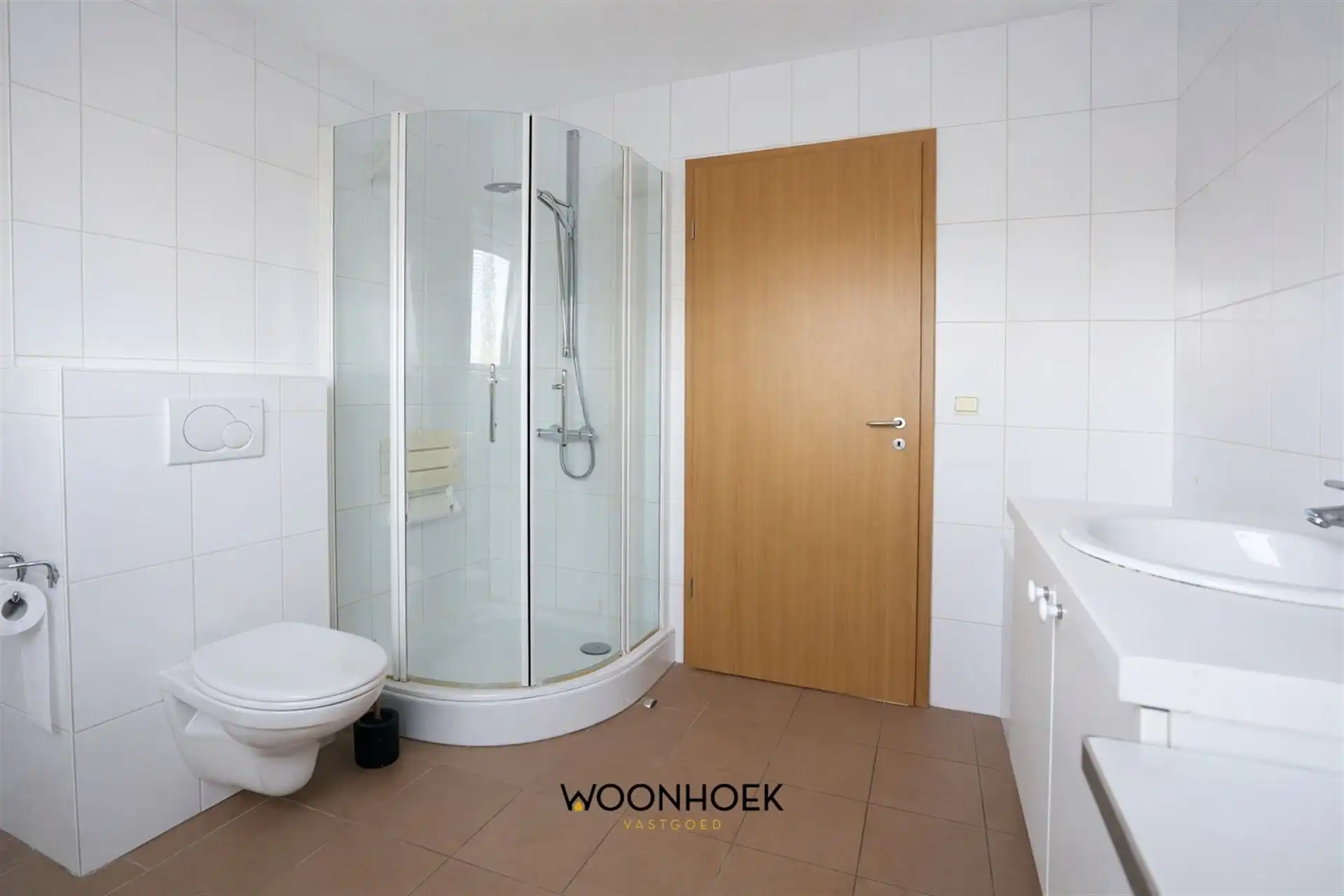 Ruim triplexappartement met garage op centrale ligging. foto 8