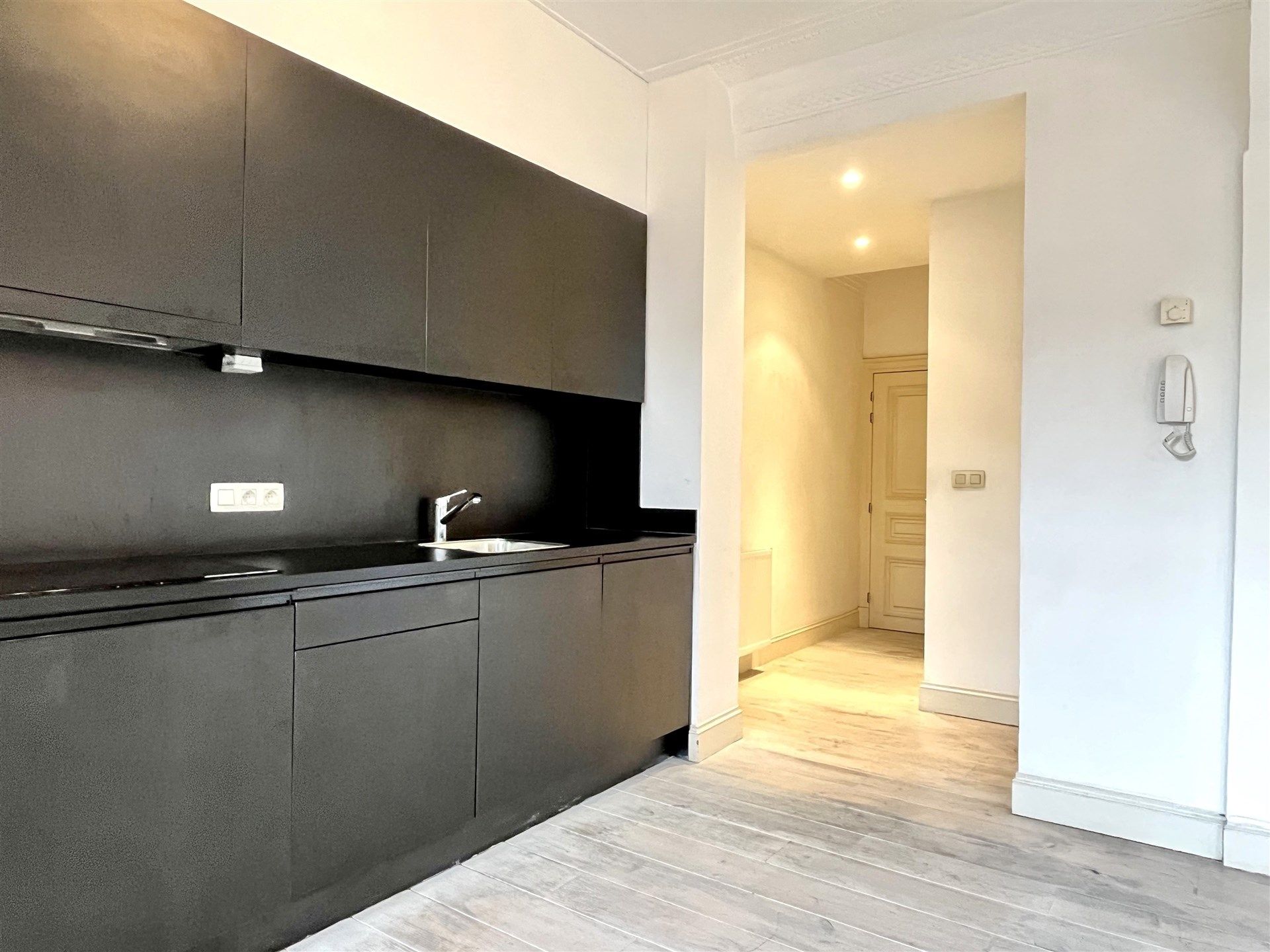 Lichtrijk appartement met 1Instapklaar appartement met 1 slaapkamer en dakterras foto 4
