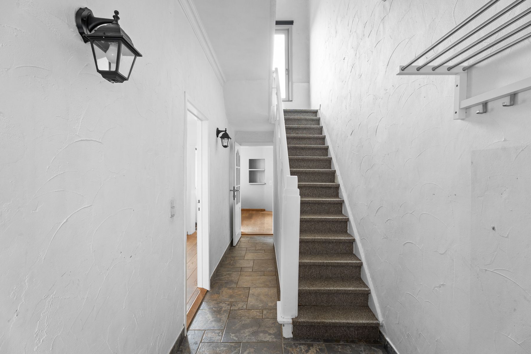 AUTHENTIEKE  2 SLPK INTERBELLUMWONING MET ZONGERICHT TERRAS foto 3