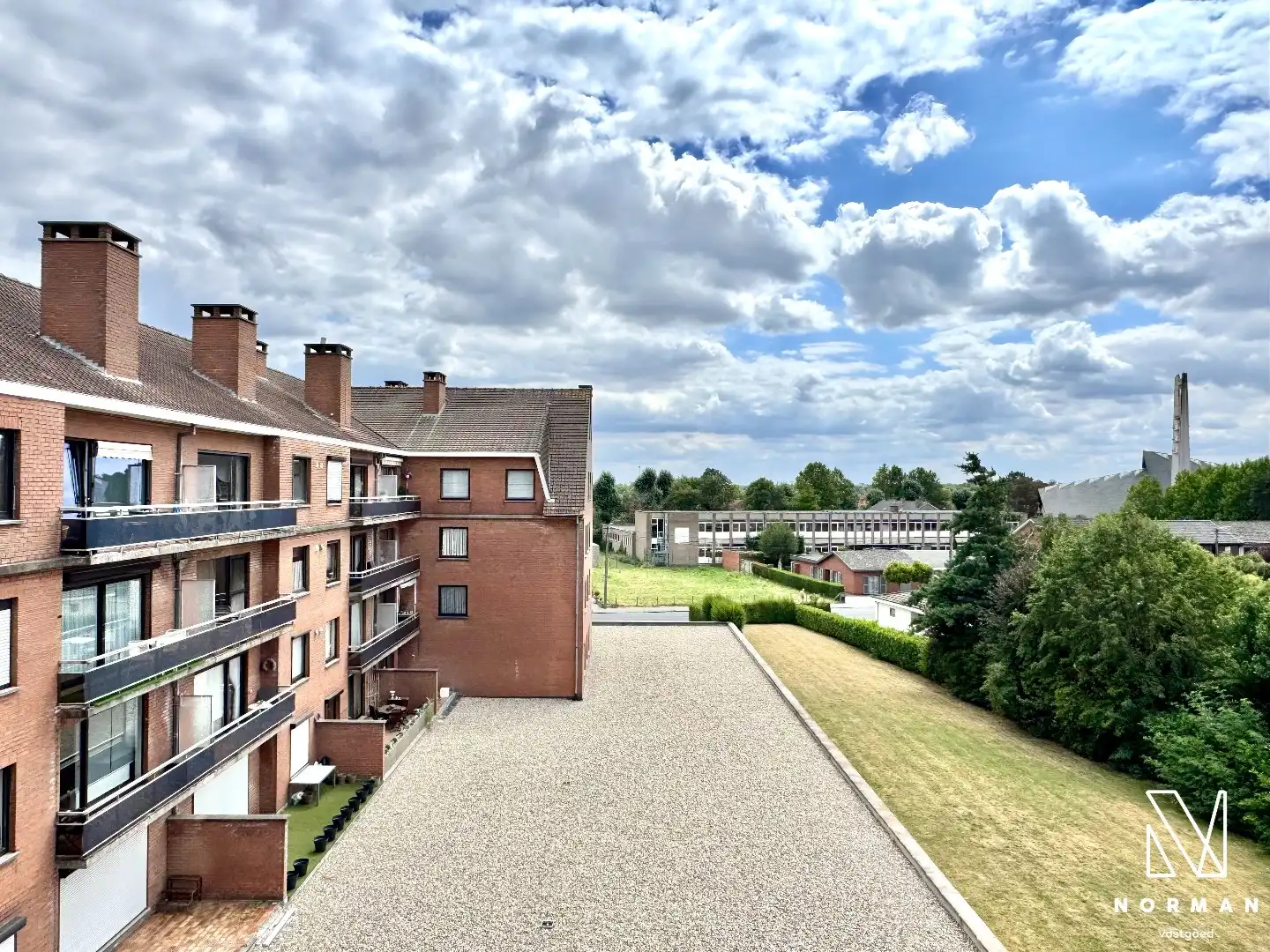 Instapklaar 2-slaapkamer appartement inclusief autostaanplaats en terras te koop in Kuurne! foto 19