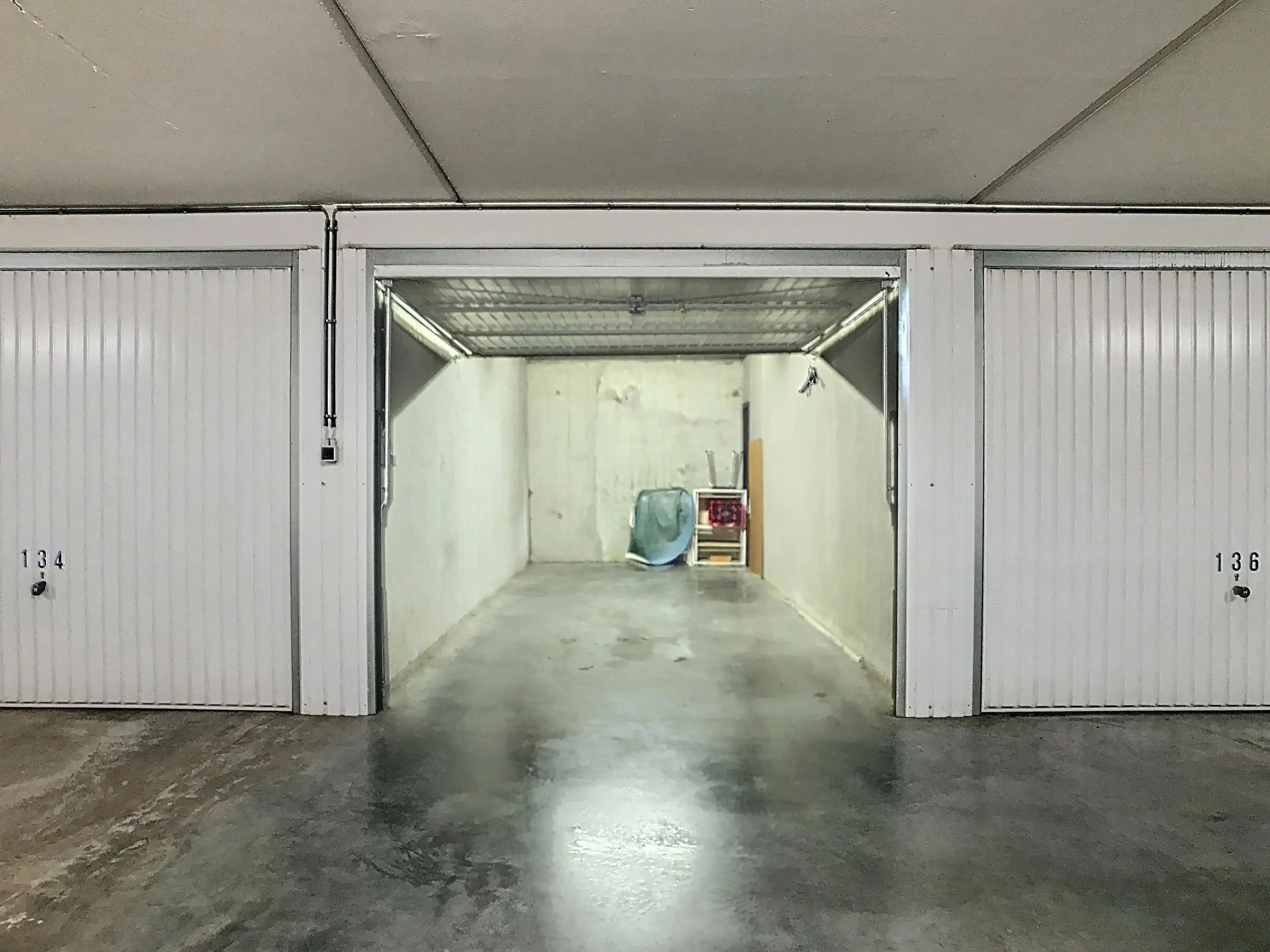 Gesloten garagebox te koop Duinenweg te Middelkerke! foto 2