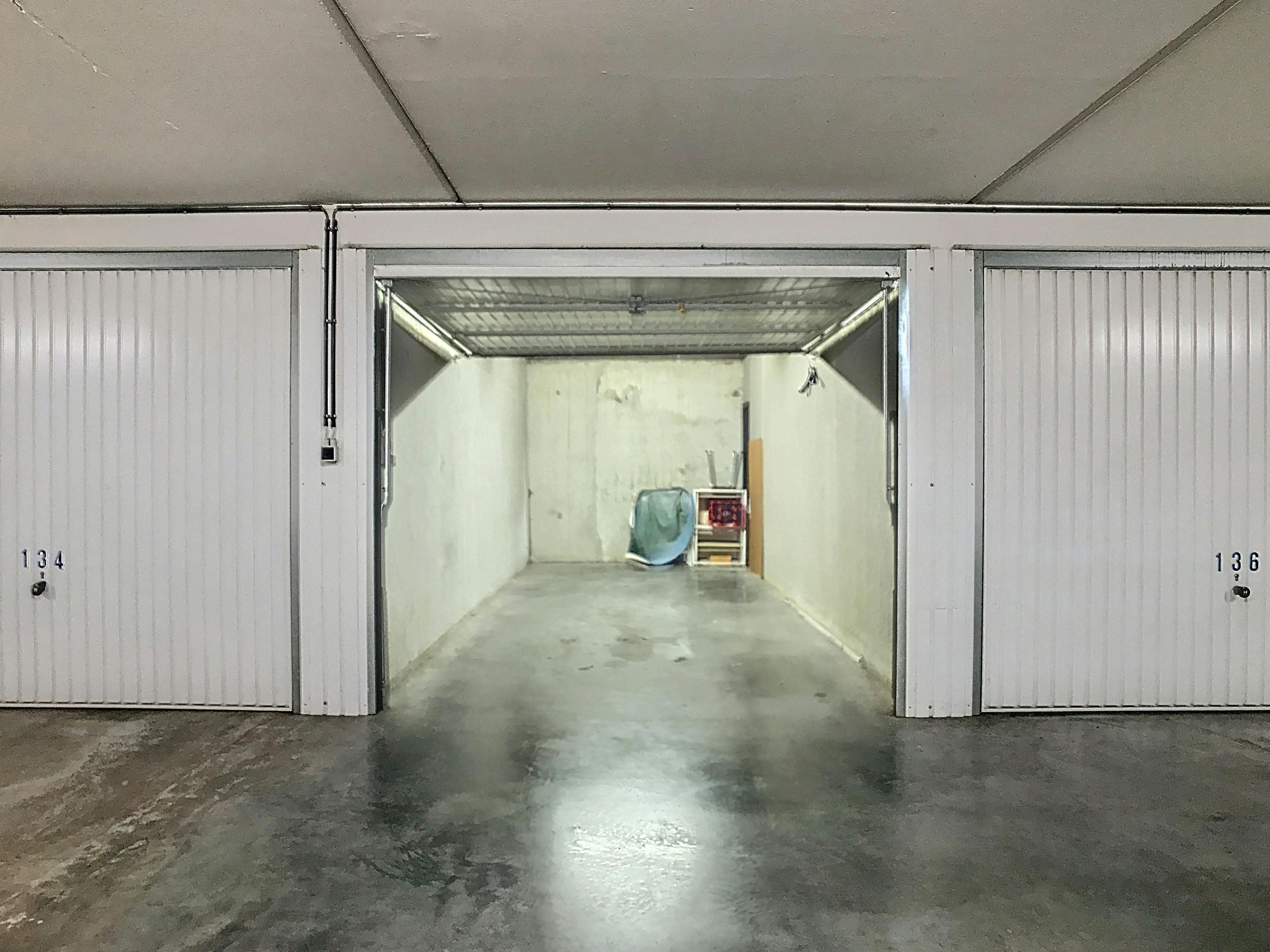 Gesloten garagebox te koop Duinenweg te Middelkerke! foto 2