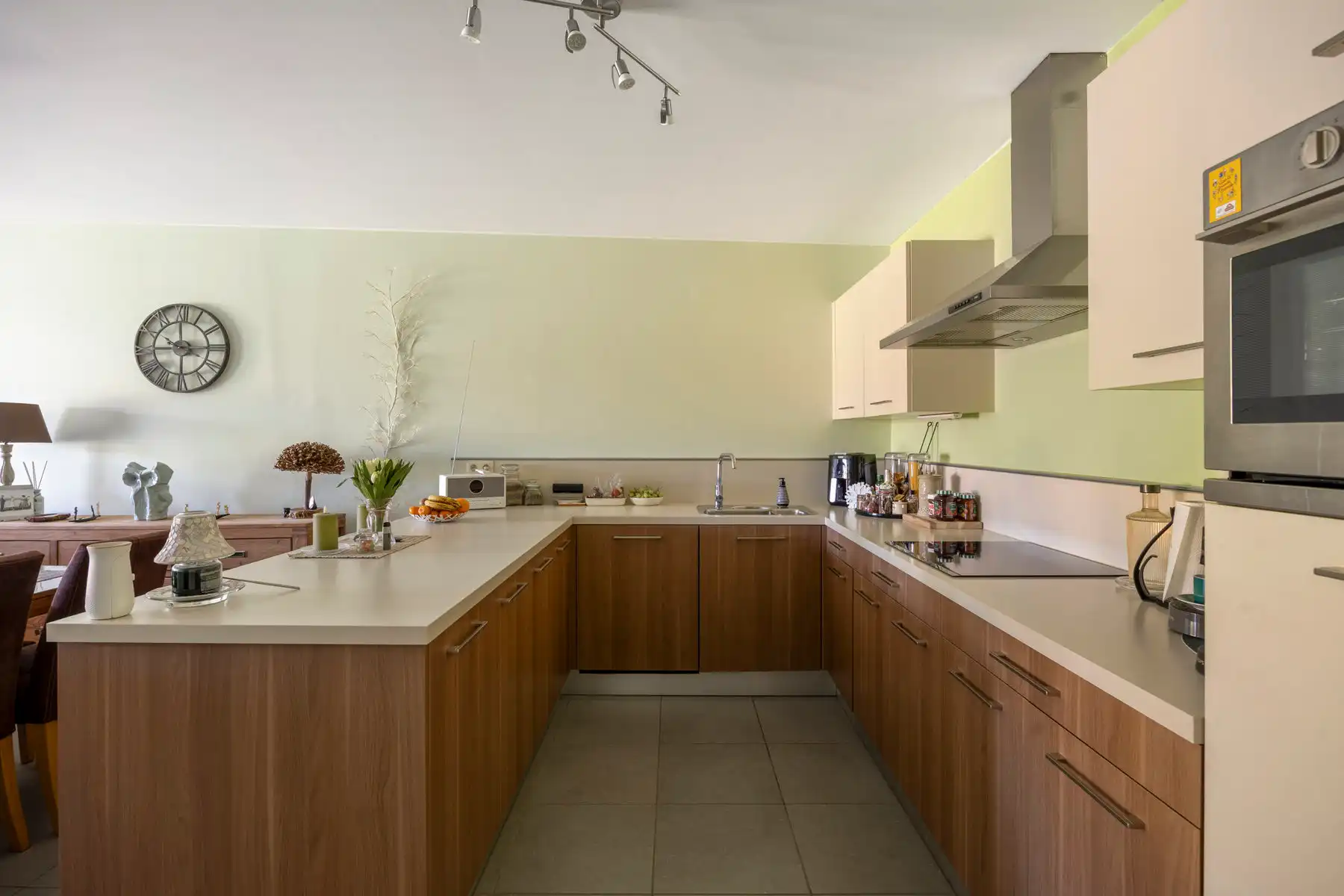 Gelijkvloers appartement met 2 kamers, tuin en garage foto 4