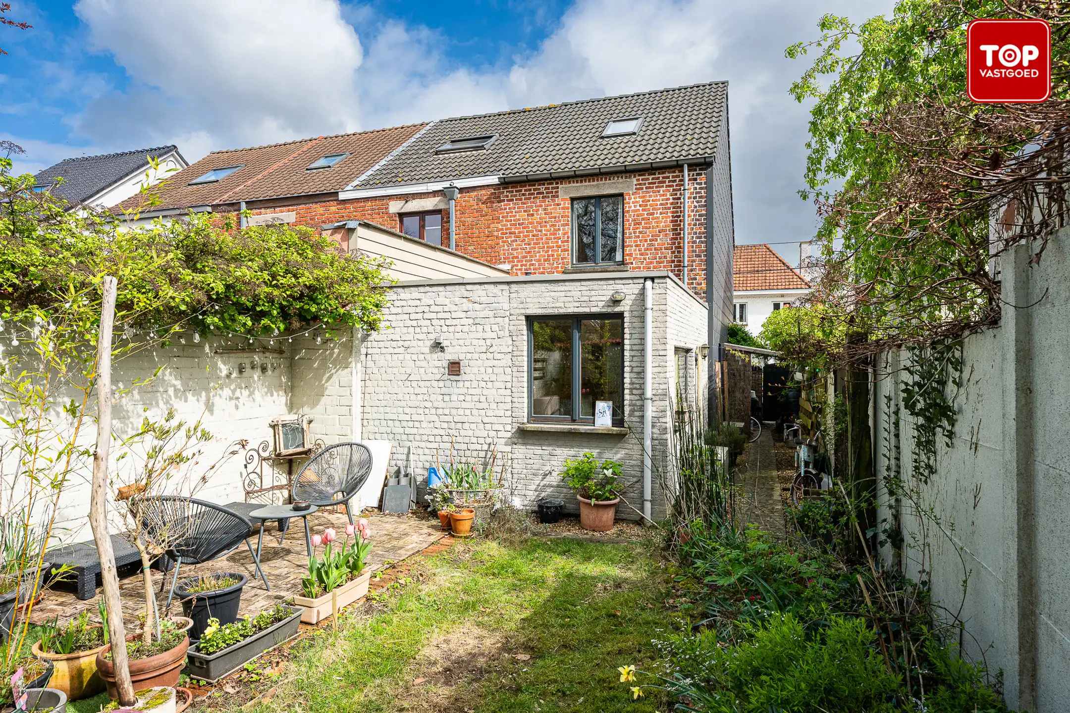 Op te frissen halfopen bebouwing met leuke tuin. foto 26