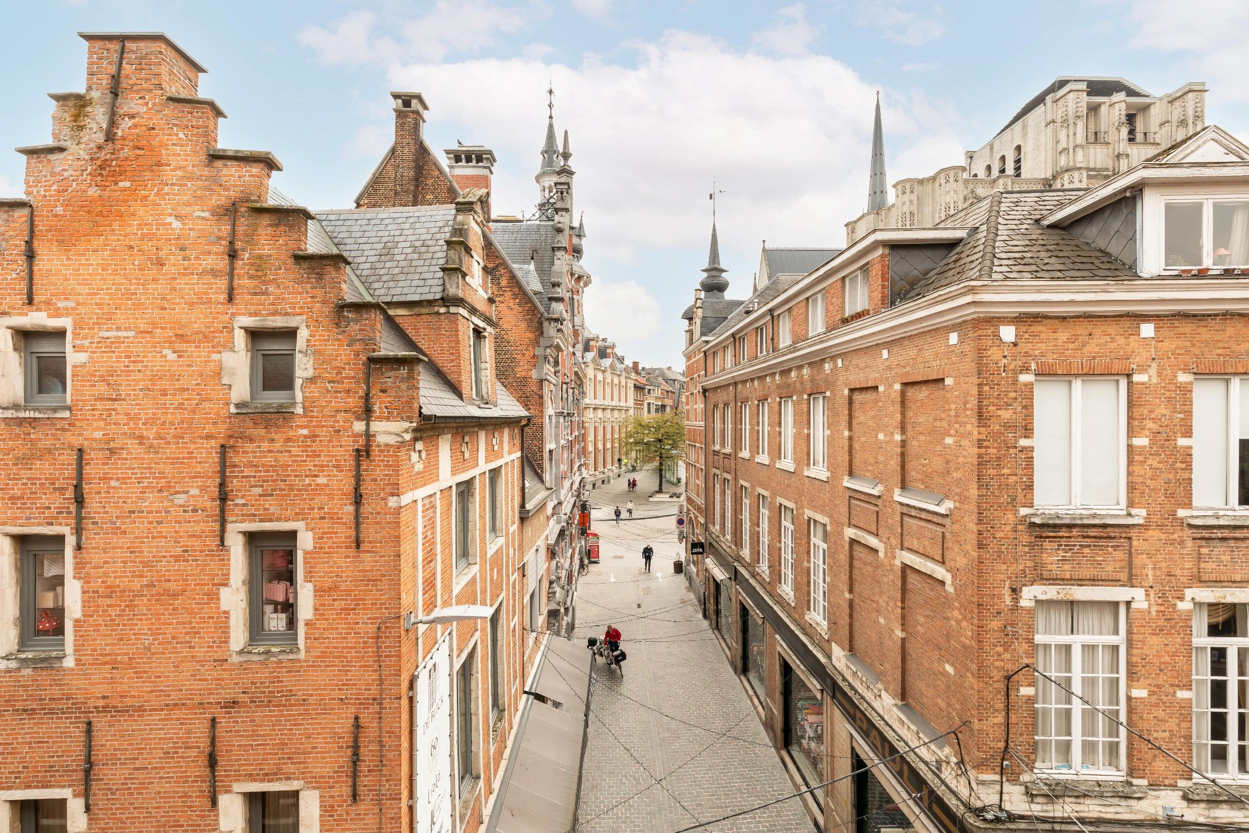 Ruim en licht appartement in één van de gezelligste straten van Leuven foto 2