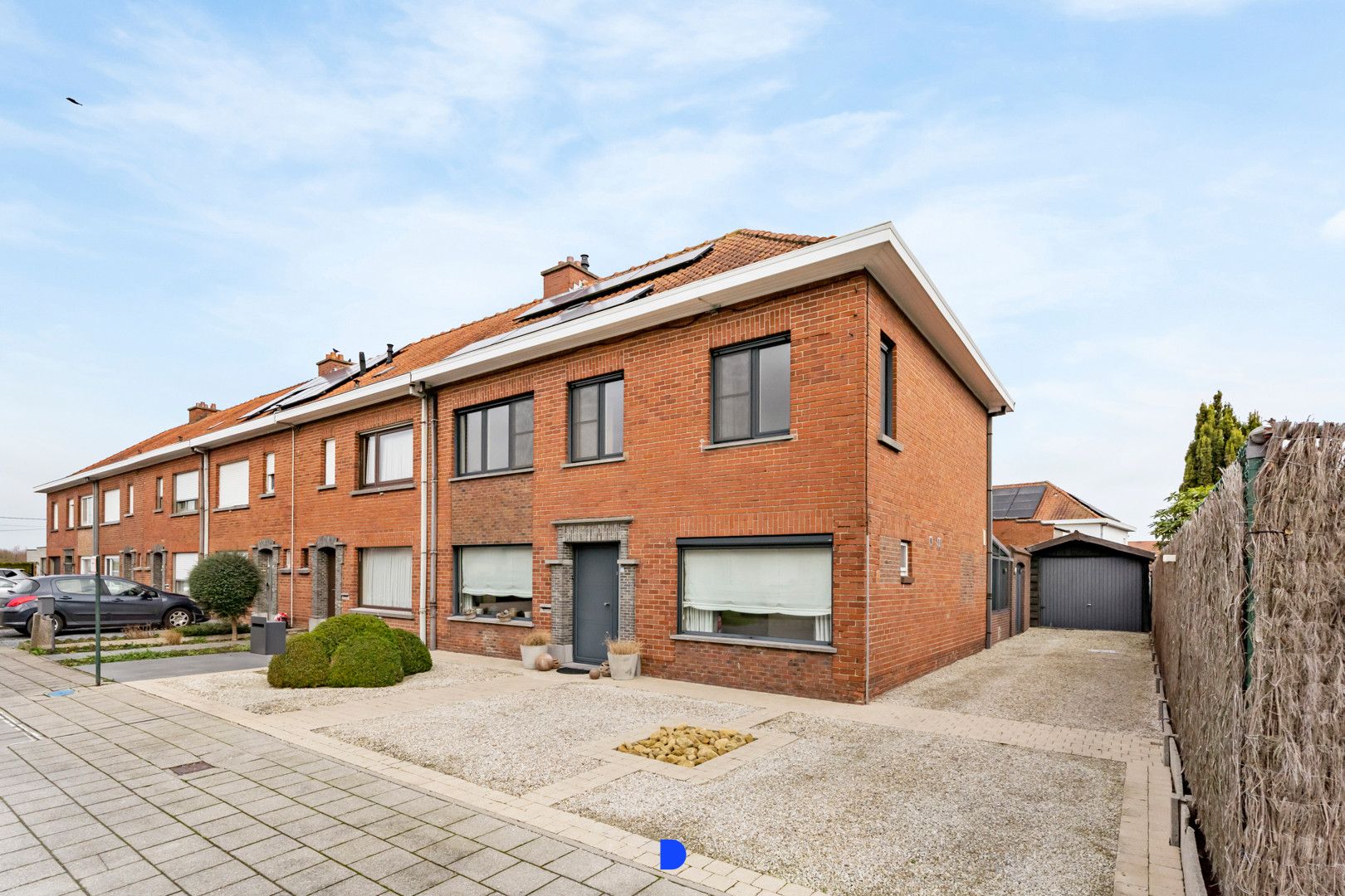 Instapklare halfopen woning in Sint-Eloois-Winkel foto 2