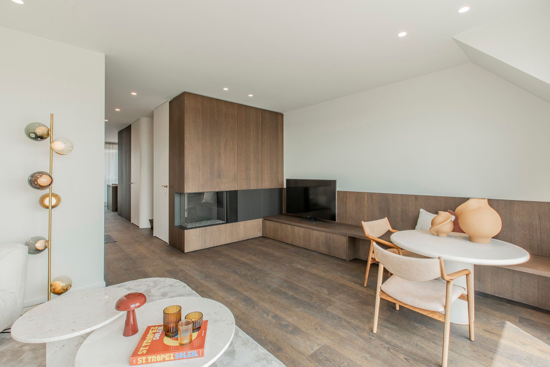 Nieuwbouw duplex penthouse met 2 zonneterrassen in hartje Zoute. foto 8