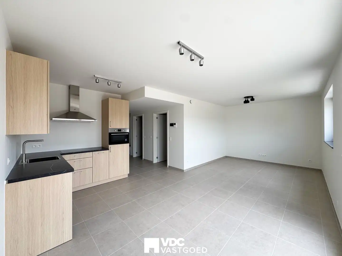 Nieuwbouwappartement met terras en autostaanplaats nabij centrum Tongeren foto 4