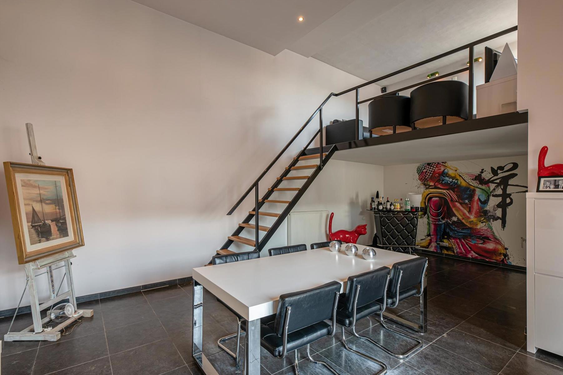 Woning met multifunctioneel gelijkvloers en magazijn/garage op een perceel van 536m². foto 14