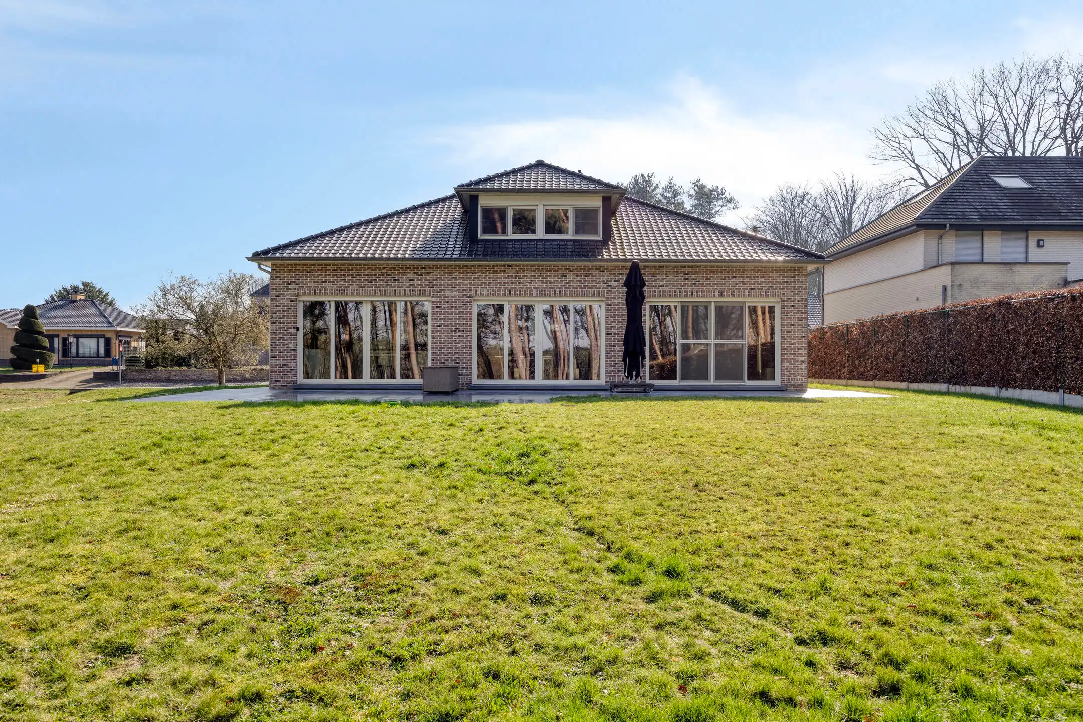 Vrijstaande, ruime villa (314m2) op een perceel van 30 are foto 27