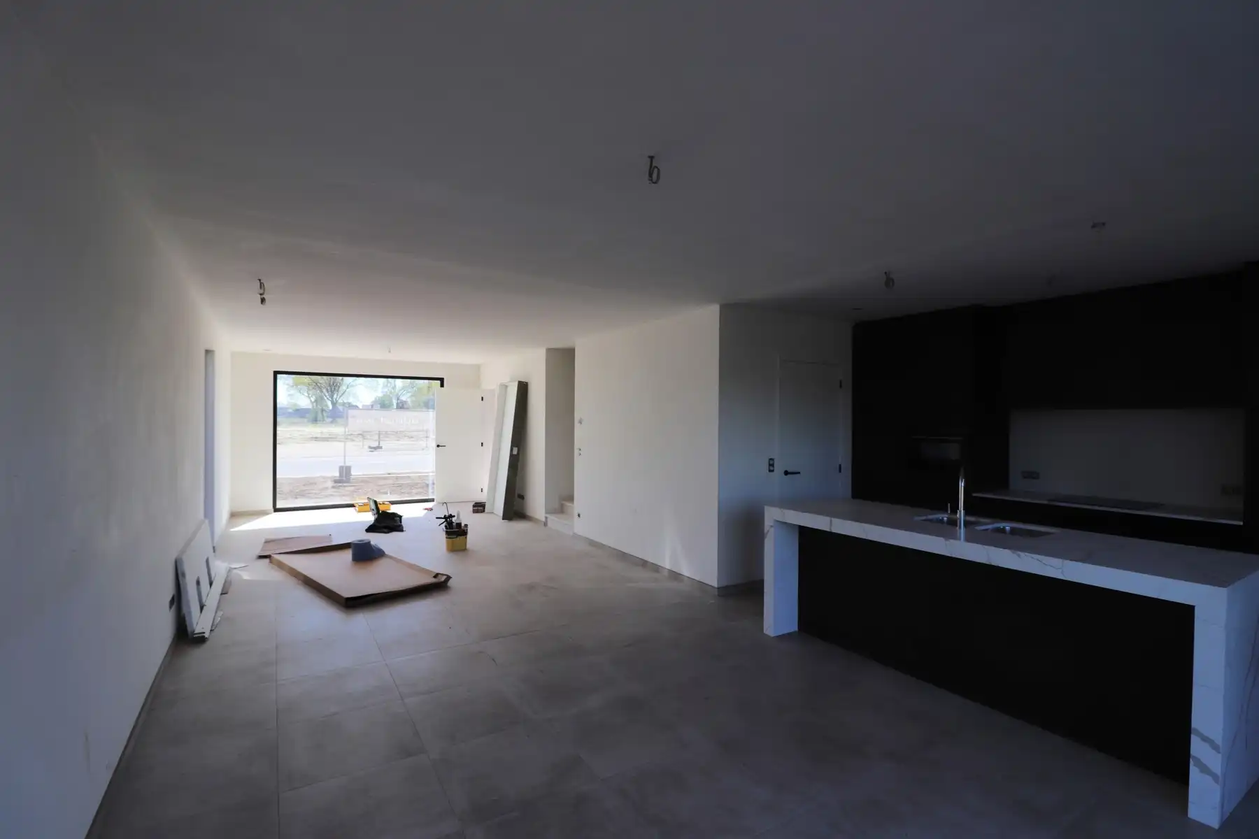 Energiezuinige nieuwbouwwoning met 4 slaapkamers, terras tuin en carport. foto 3