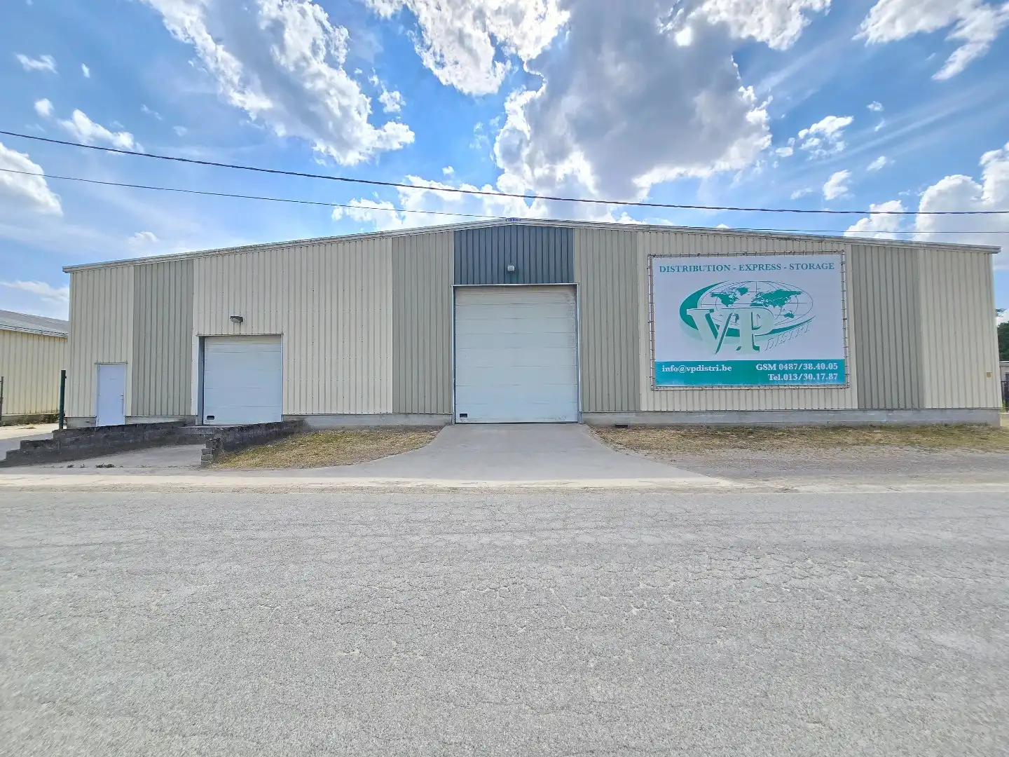Ruime magazijn-/bedrijfsruimte van ca. 1.200 m² met 5 sectionaalpoorten en 3 laadkades op goed bereikbaar industrieterrein foto 22