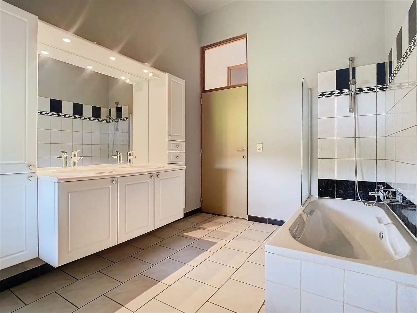 Halfopen bebouwing met tuin, 3 slpks, opp 14a 88ca foto 20