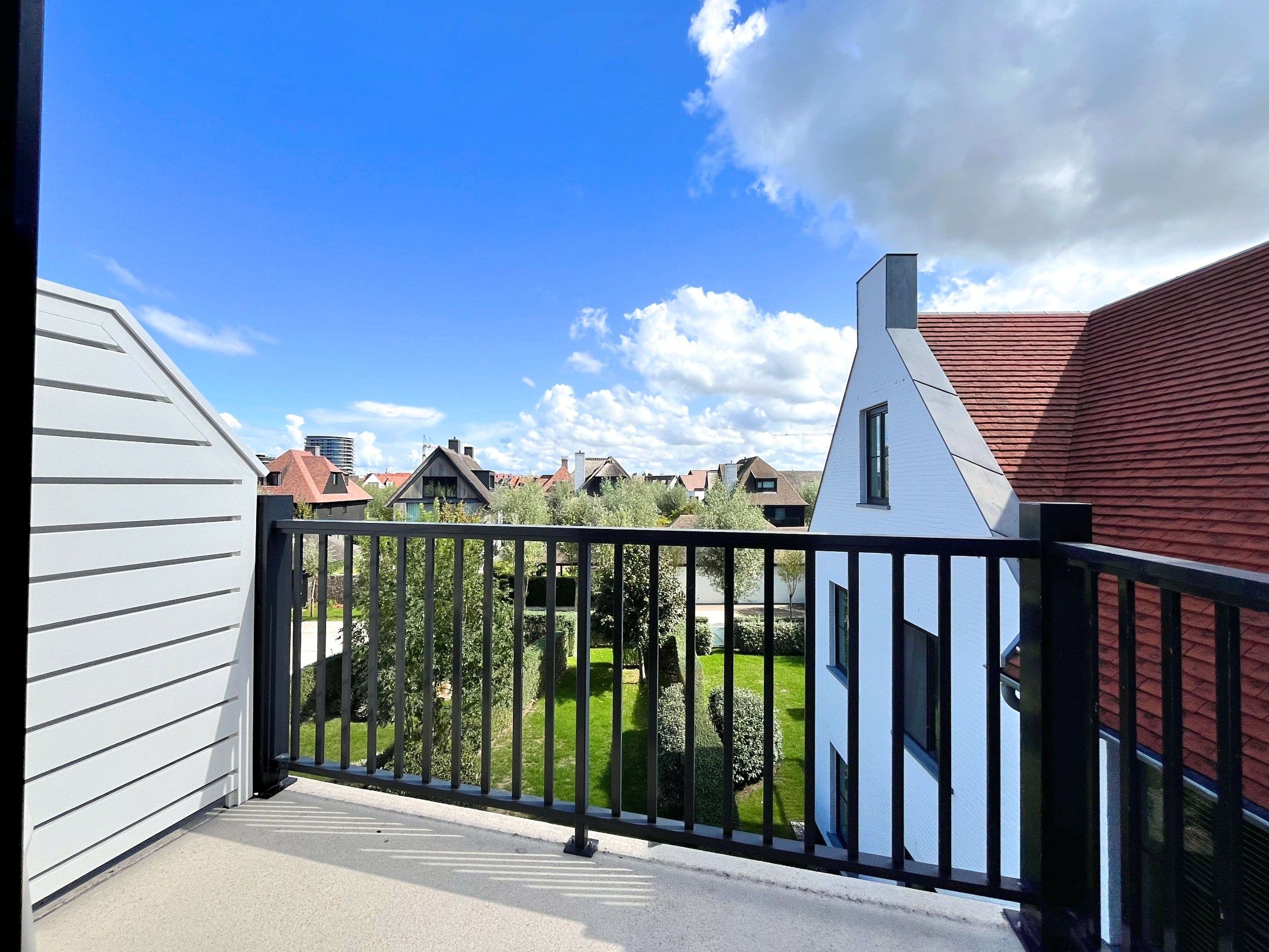 Recent appartement met garage en zicht op het meer. foto 13