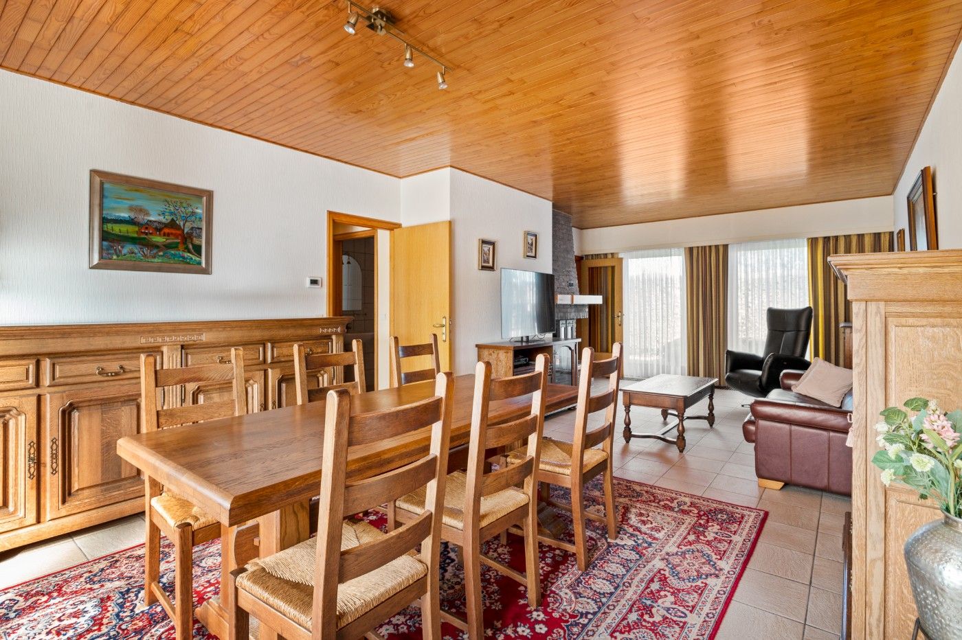 Vrijstaande laagbouwwoning met 3 slpk., tuin en inpandige garage foto 3