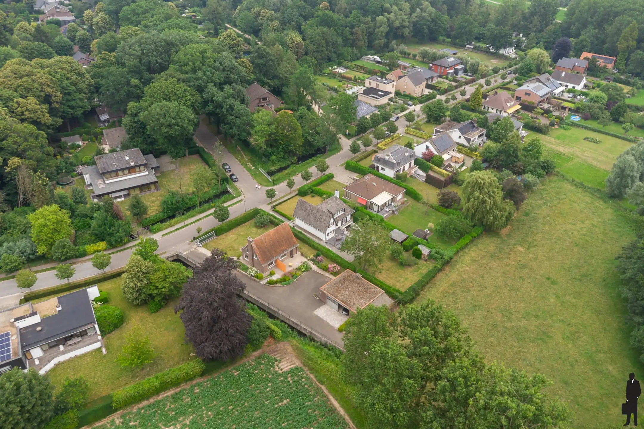 Karaktervolle open bebouwing met ruim perceel te Bazel foto 3