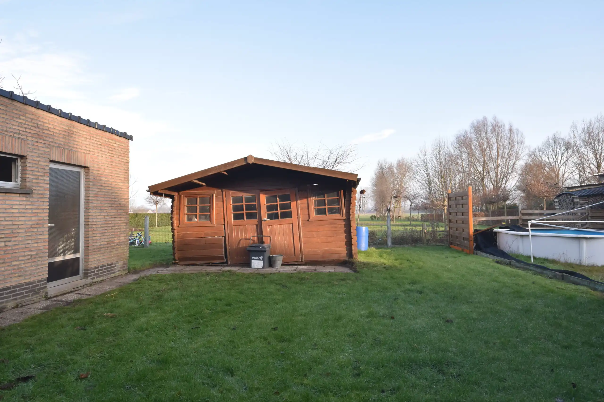 Landelijk gelegen bungalow met 3 slaapkamers en open zicht foto 4