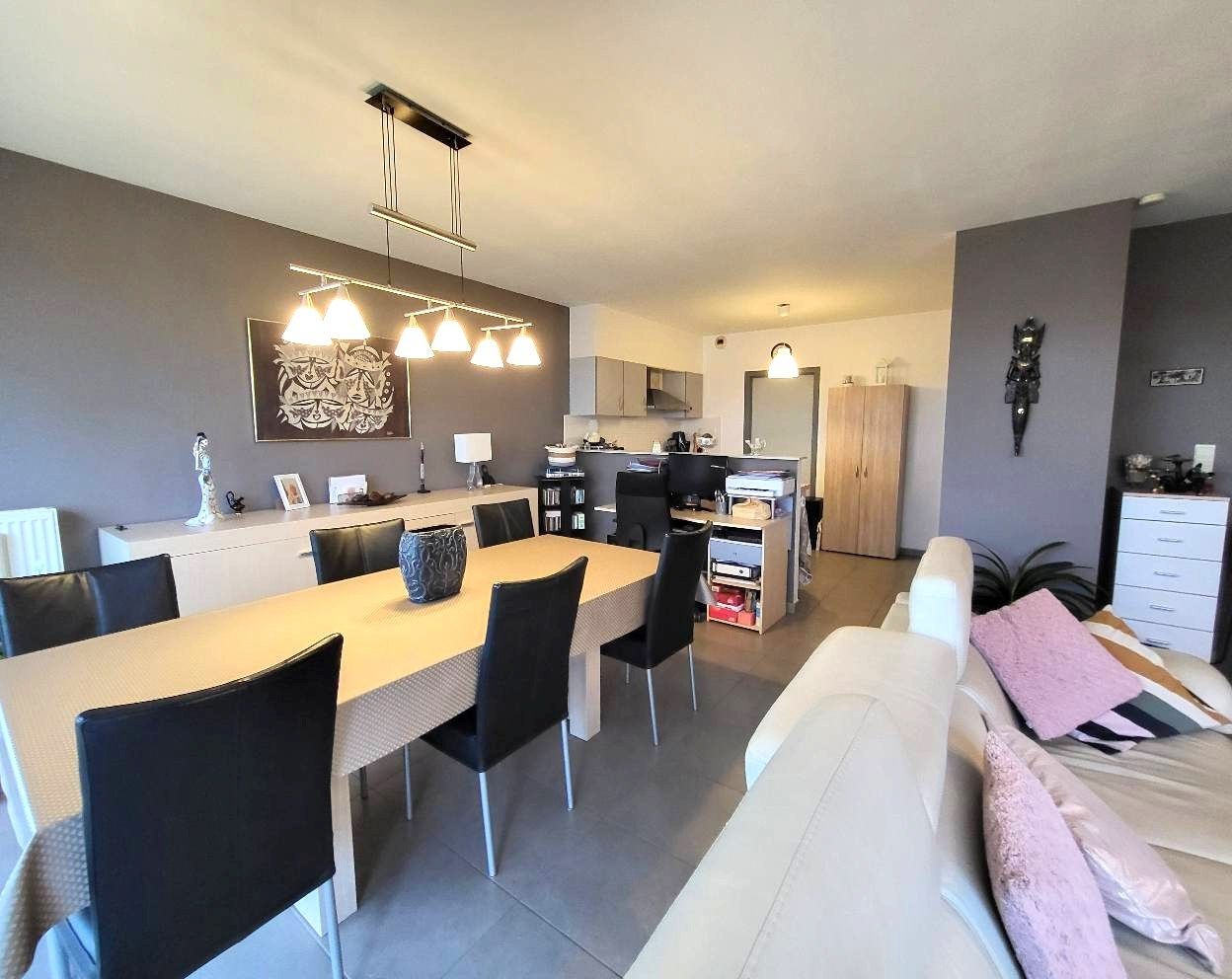 Schitterend appartement (3de verdieping) met ruim terras....buiten stadscentrum. foto 8