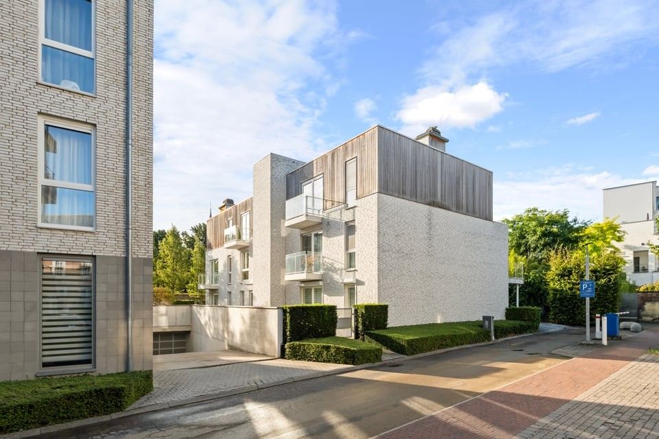 KNAP APPARTEMENT MET 1 SLAAPKAMER EN STAANPLAATS IN SINT-TRUIDEN foto 3