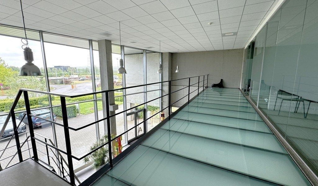 Bedrijfspand met buitenopslag te huur vlakbij E17 in Zwijndrecht foto 11